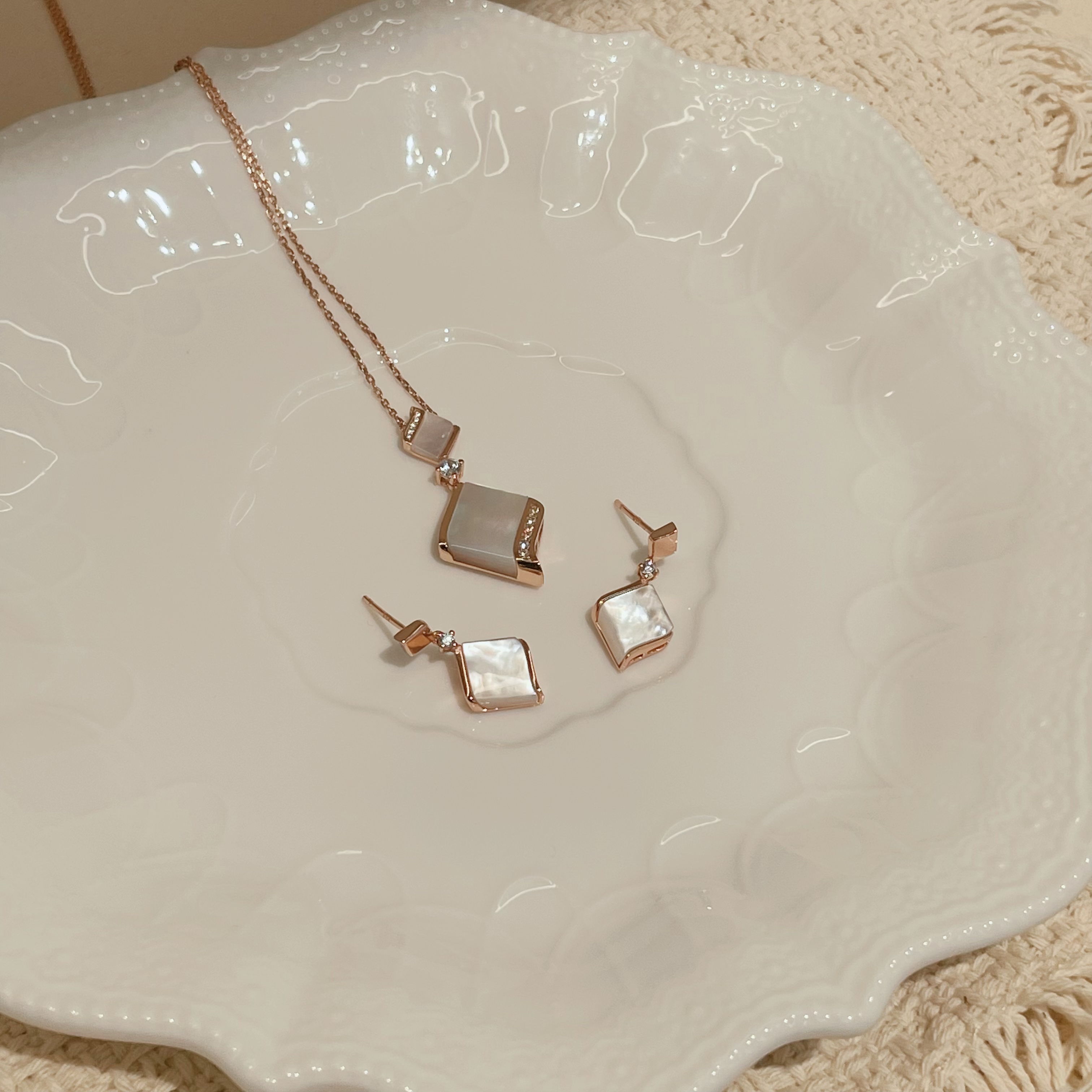 【 Star's Same Style 】 NOLYN Door Series Southern Canopy Necklace, 925 silver jewelry, High-end collarbone chain, 925 pure silver plated with 18k gold detail image 2