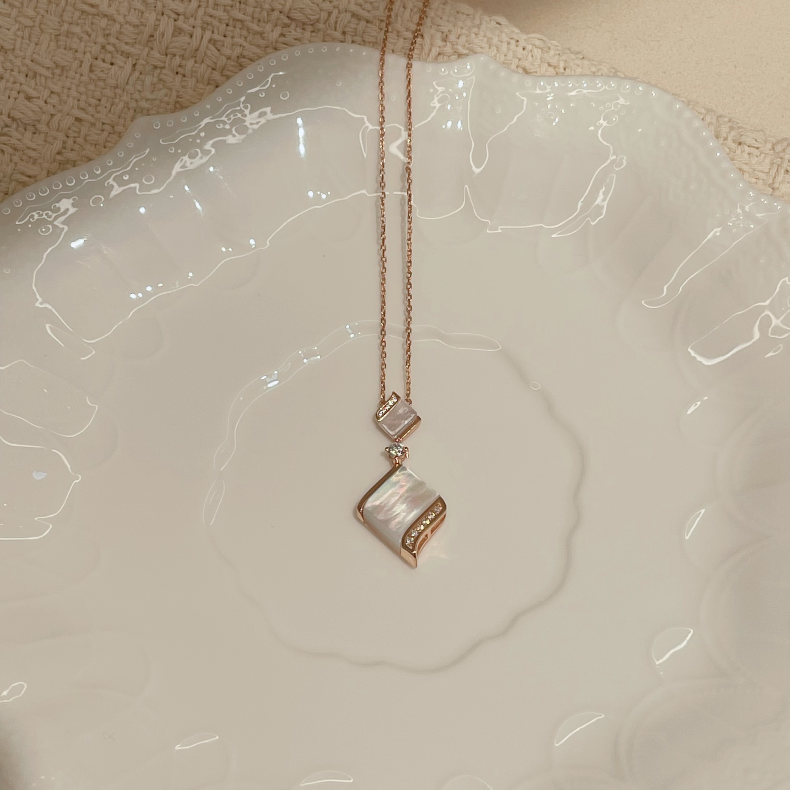 【 Star's Same Style 】 NOLYN Door Series Southern Canopy Necklace, 925 silver jewelry, High-end collarbone chain, 925 pure silver plated with 18k gold detail image 3