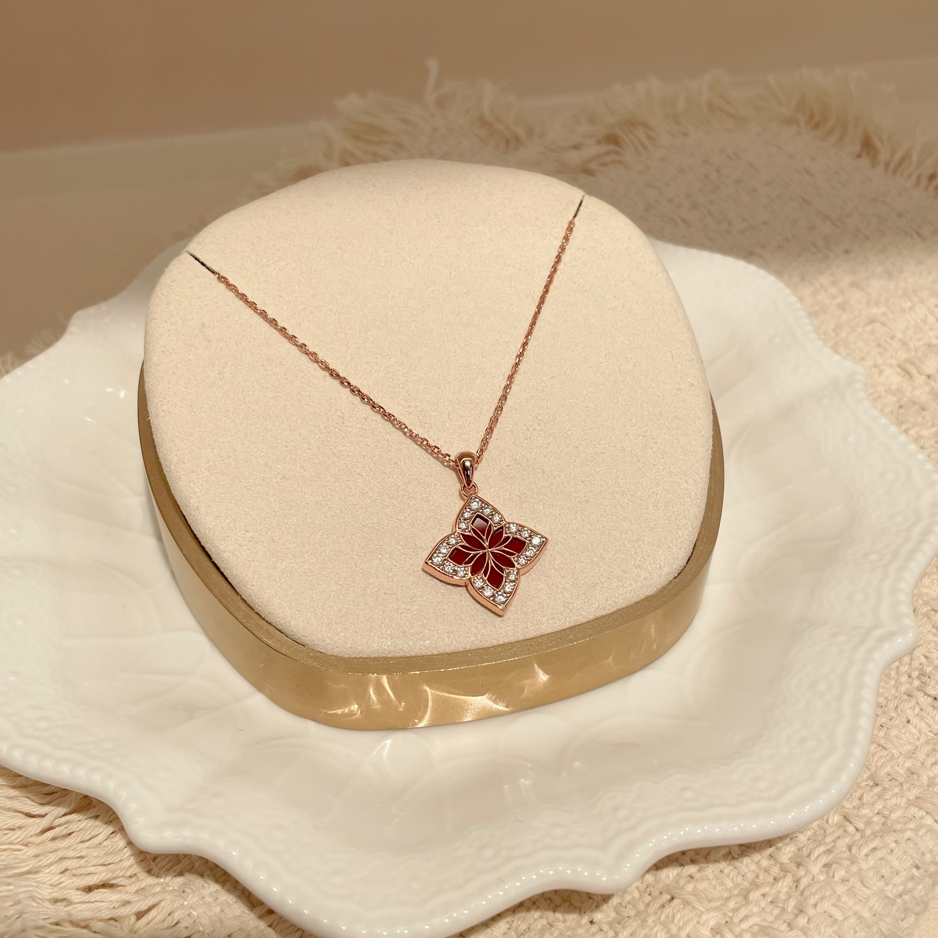 【 NOLYN】 Suzhou White Mother-of-Pearl 925 Silver Pendant Necklace, White Mother-of-Pearl Gift, Light Luxury and Exquisite Collarbone Chain 925 Silver Necklace detail image 3