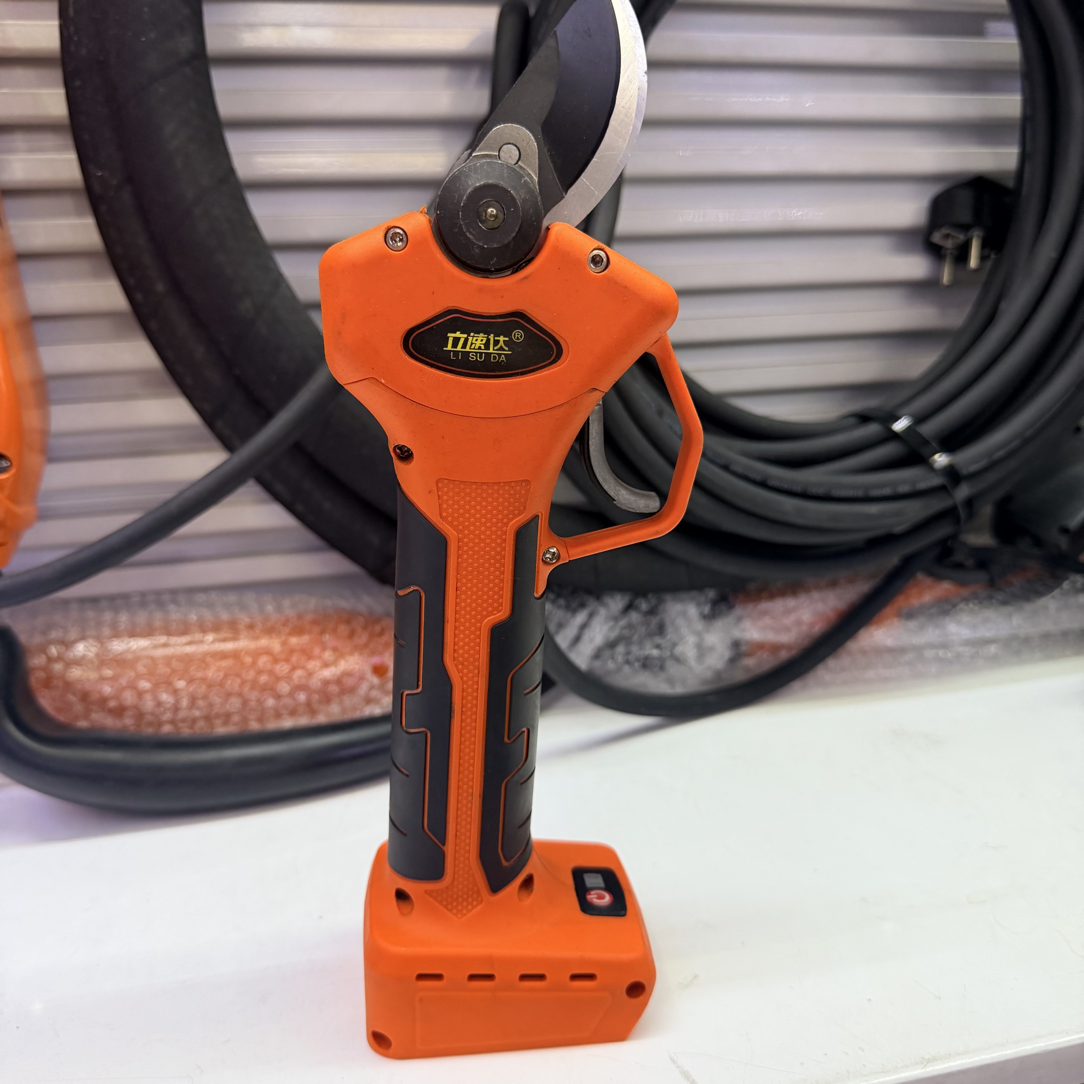 电动剪刀 Electric Cutter  thumbnail