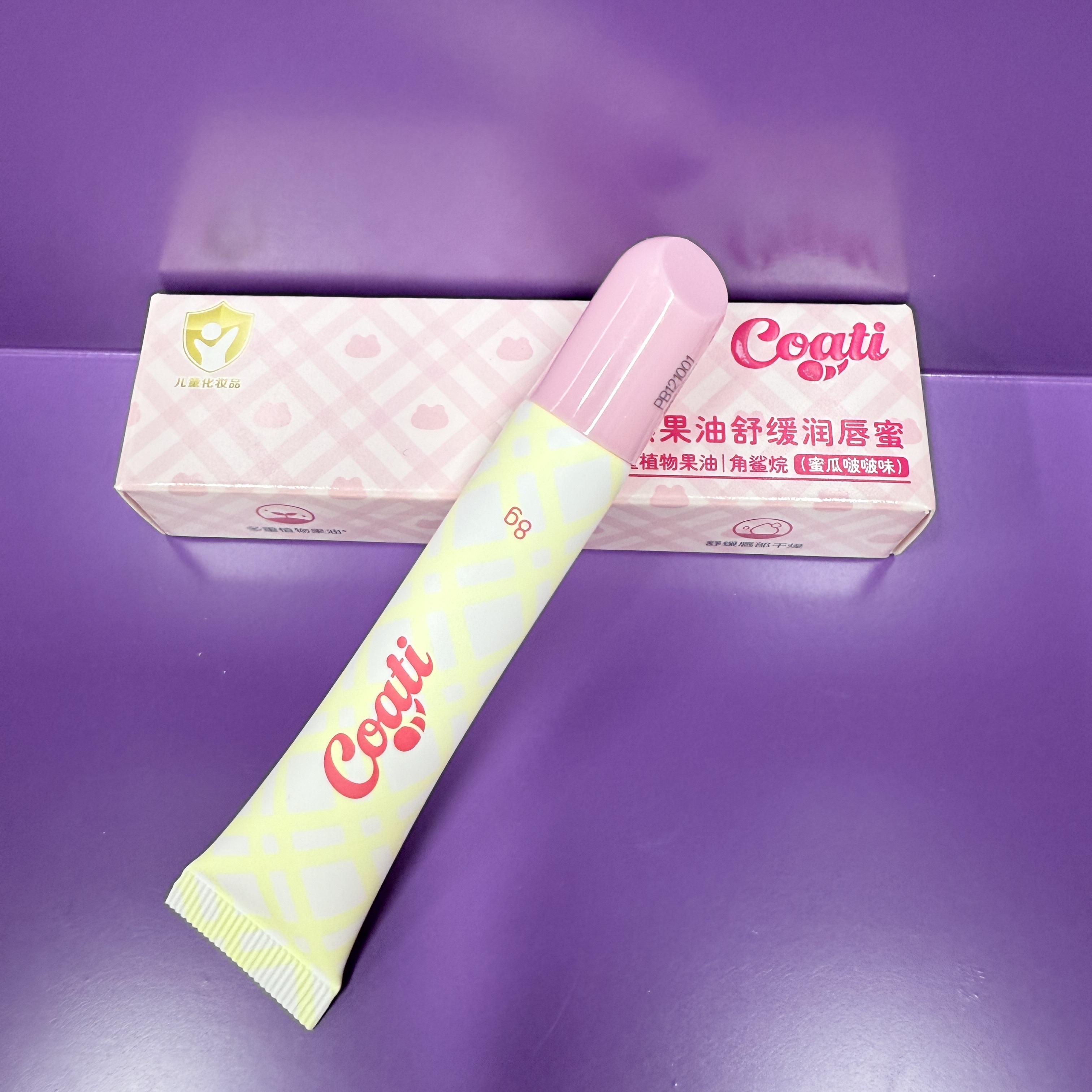 Coati/ Little Raccoon Fruit Oil Soothing Lip Balm provides 48-hour long-lasting moisturizing and soothing effects for dry lips full figure