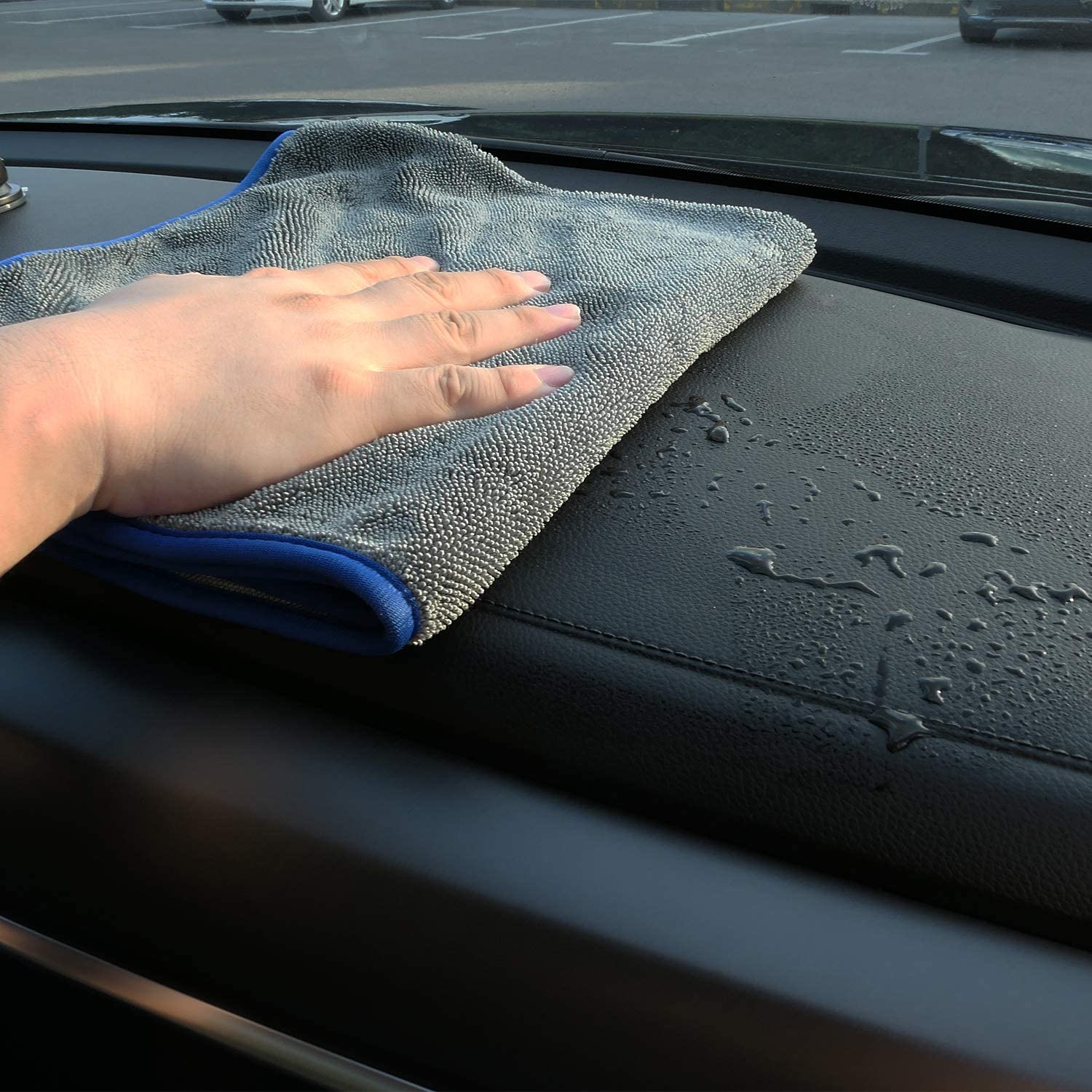 Yilusi ultra-fine fiber car wash braid towel, made of high-density ultra-fine fibers woven into a soft braid texture, has strong water absorption and retention capacity. It leaves no marks when cleaning cars, does not scratch paint, does not shed fibers or fluff, and is flexible, wear-resistant and easy to use Item Picture