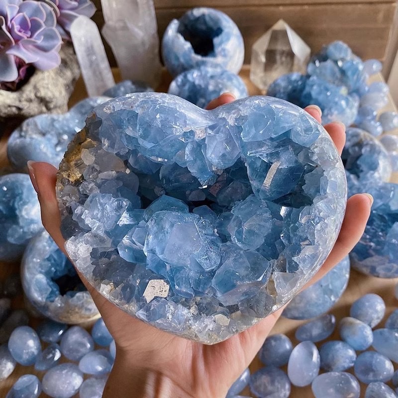 Natural crystal blue crystal cluster blocks, celestite rough stone mineral specimens, home crystal stone fragrance Application Scenario