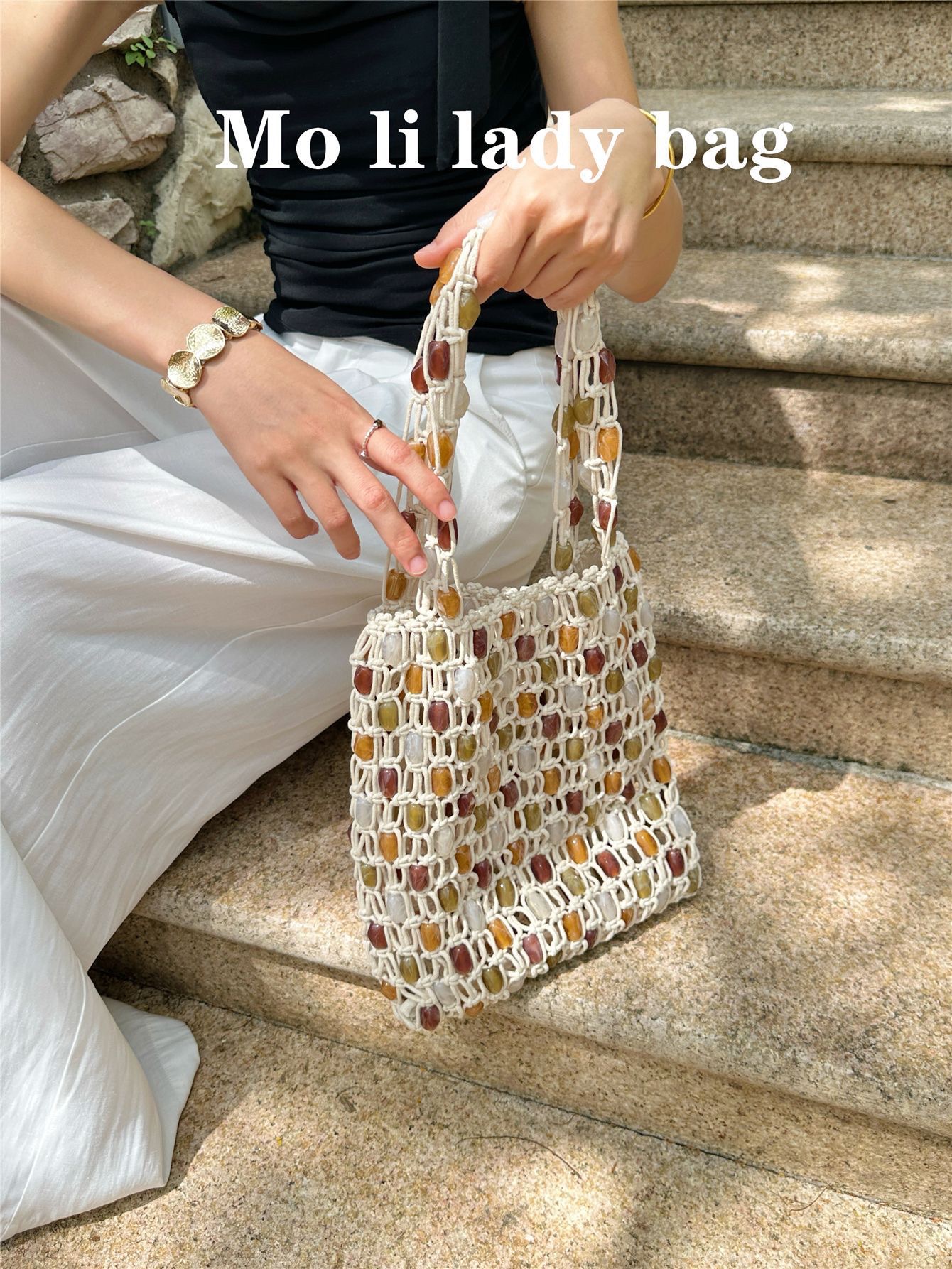 New hand-woven color-blocking beaded bag for Spring/Summer 2025, fashionable and high-end, large-capacity hand-held shopping bag, beach bag Application Scenario