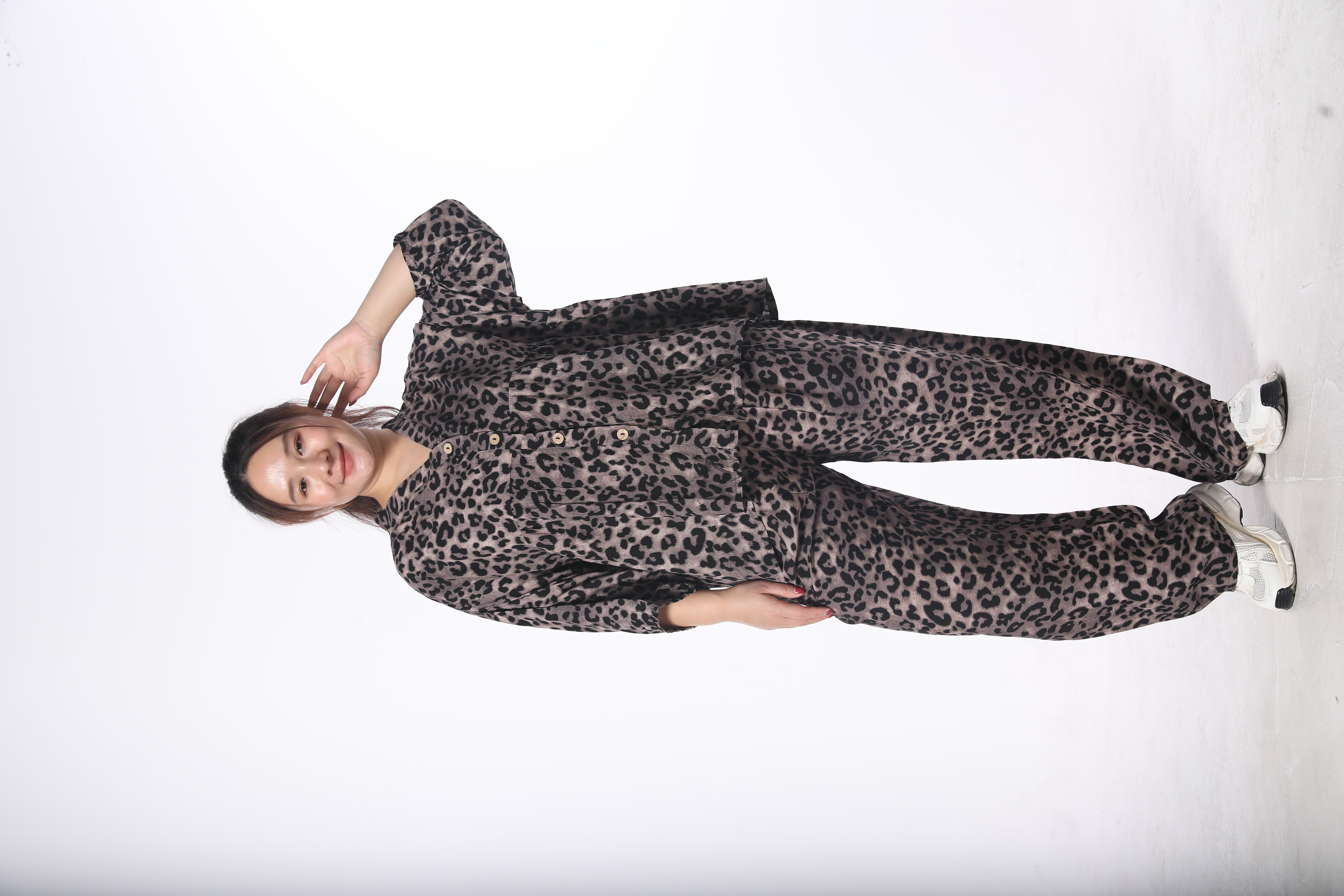 Leopard print pattern cotton fabric pajamas and home wear set for spring, summer and autumn, artificial cotton, comfortable, fashionable and casual, plus-size Item Picture