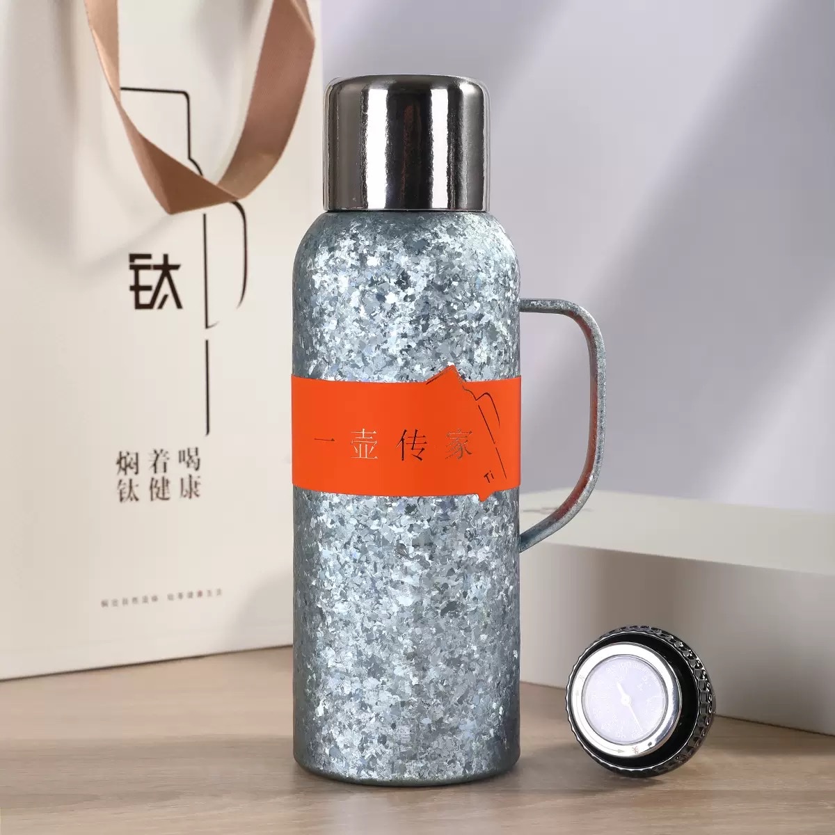 Pure titanium insulated family heirloom kettle, constant temperature and heat preservation large-capacity insulated kettle, one kettle for family heirloom Item Picture