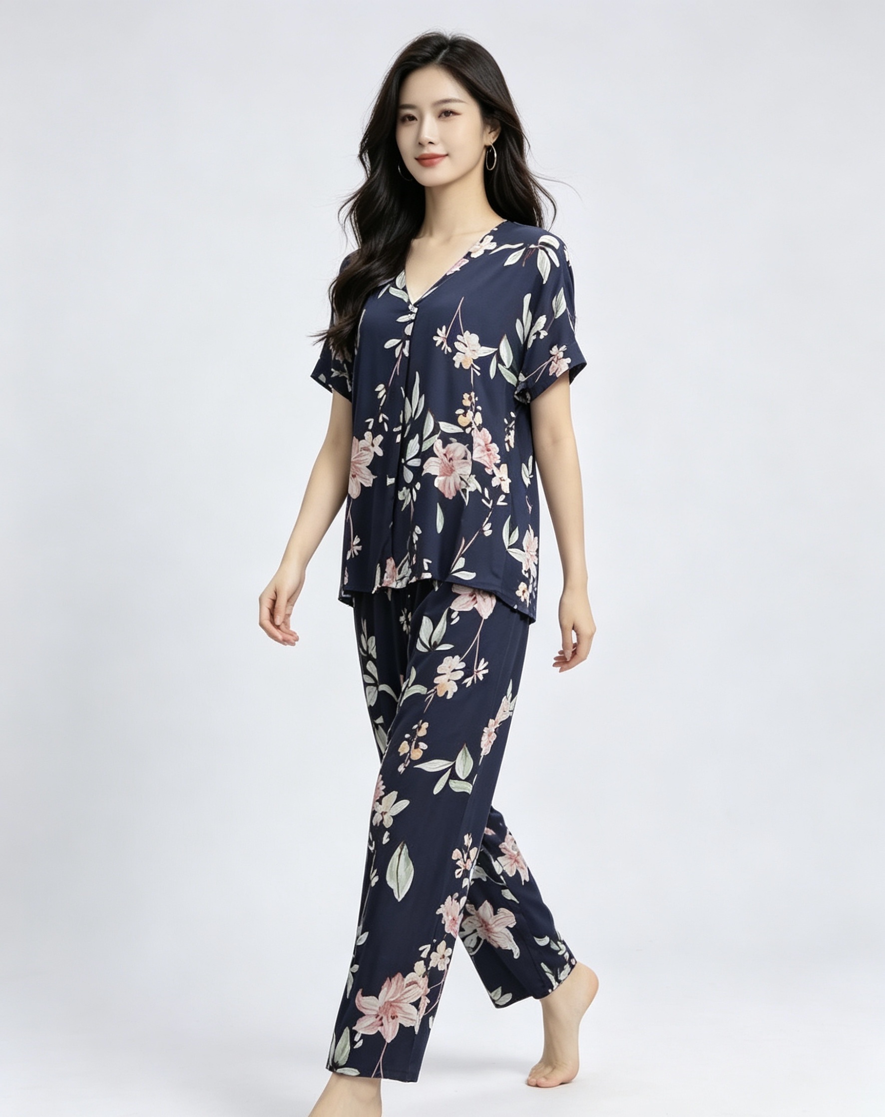 Dark blue floral pattern women's pajama set Application Scenario
