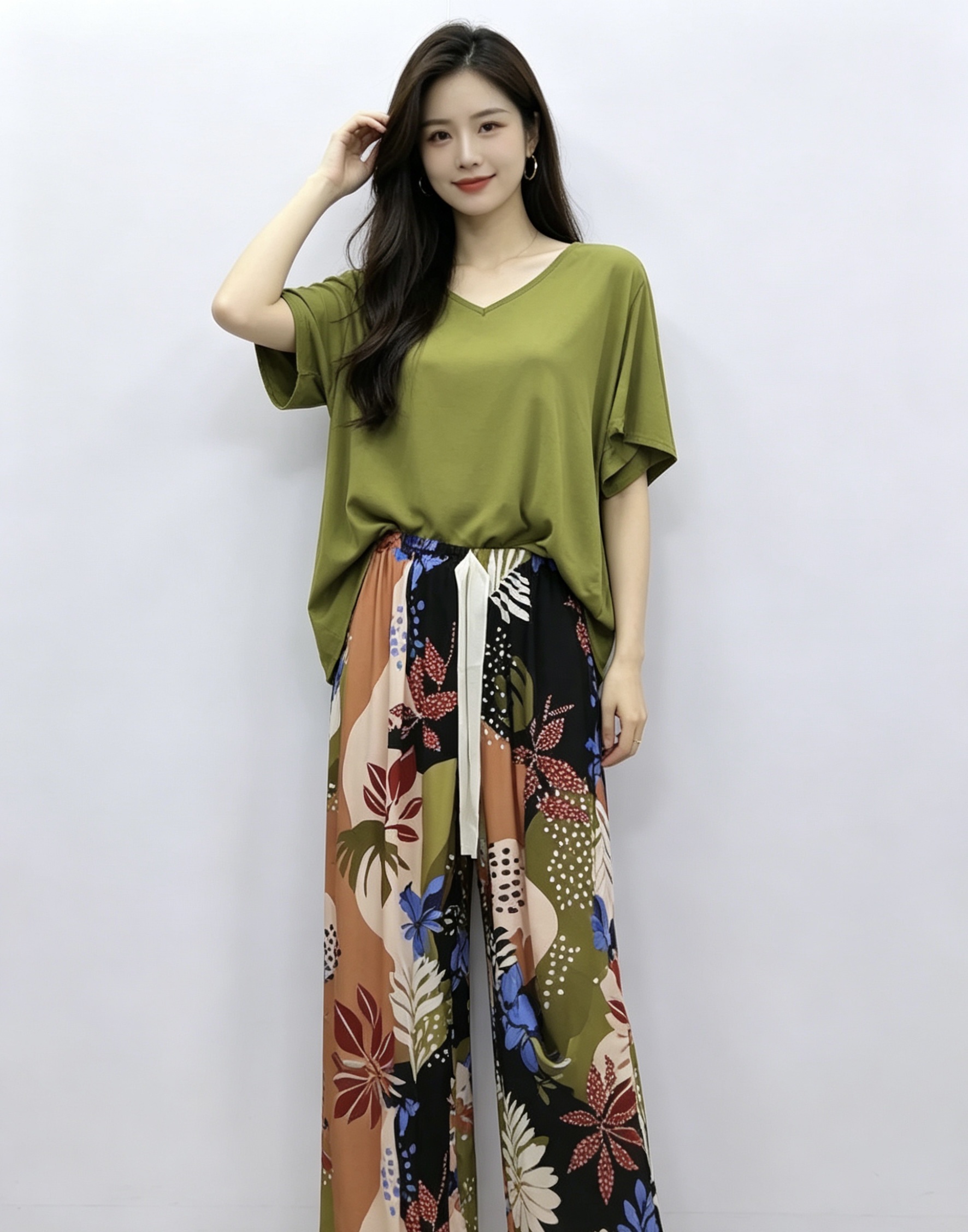 Green printed wide-leg pants paired with women's suits create a fresh and fashionable look. Women's summer home wear pajamas and pajama pants