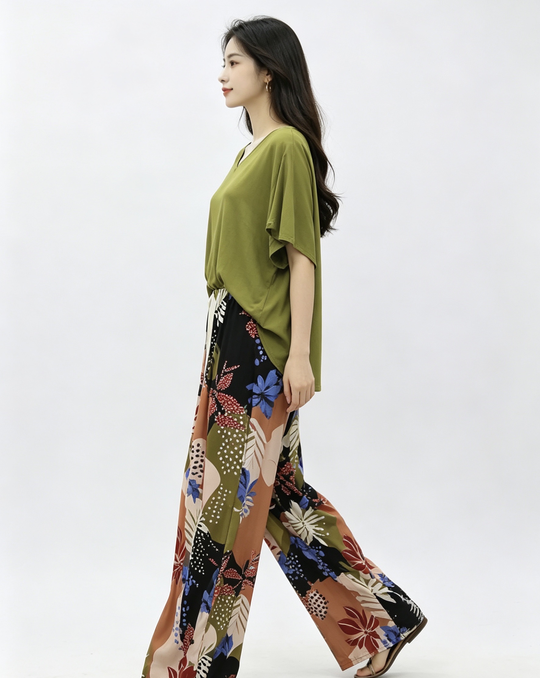 Green printed wide-leg pants paired with women's suits create a fresh and fashionable look. Women's summer home wear pajamas and pajama pants Specification image