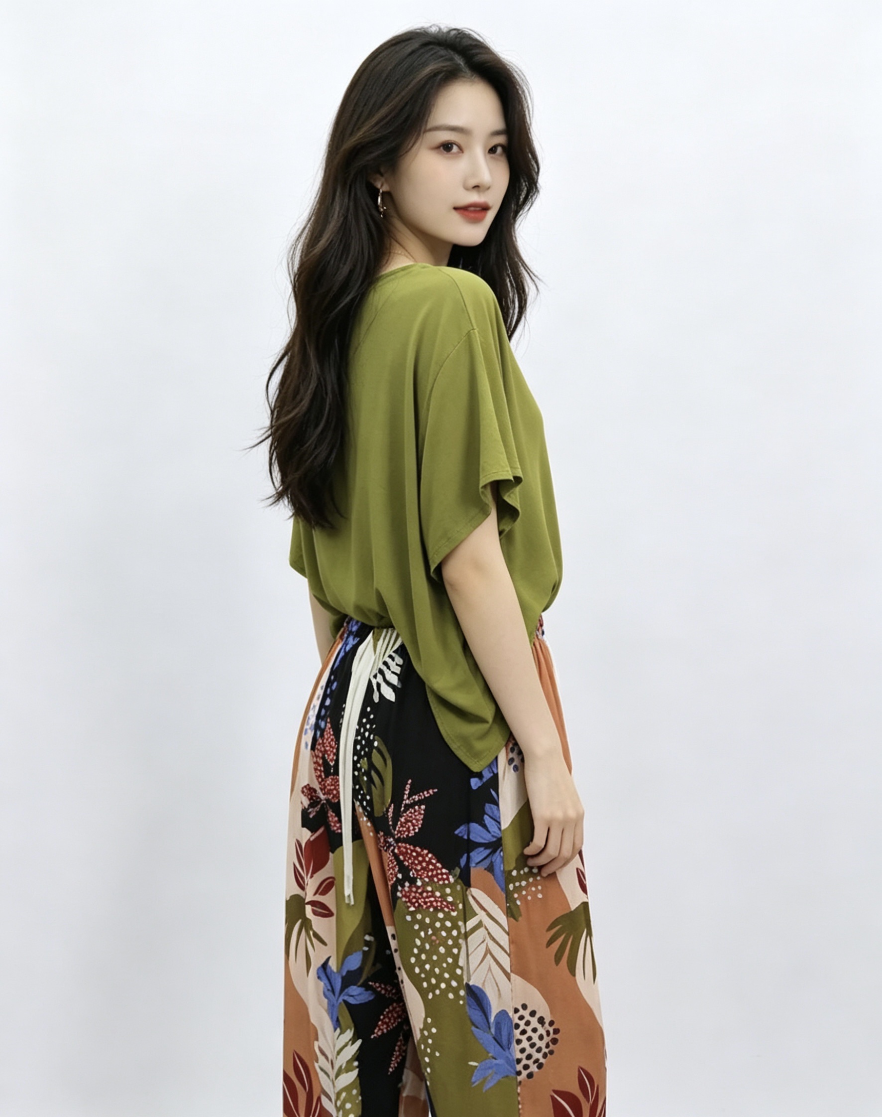 Green printed wide-leg pants paired with women's suits create a fresh and fashionable look. Women's summer home wear pajamas and pajama pants Item Picture