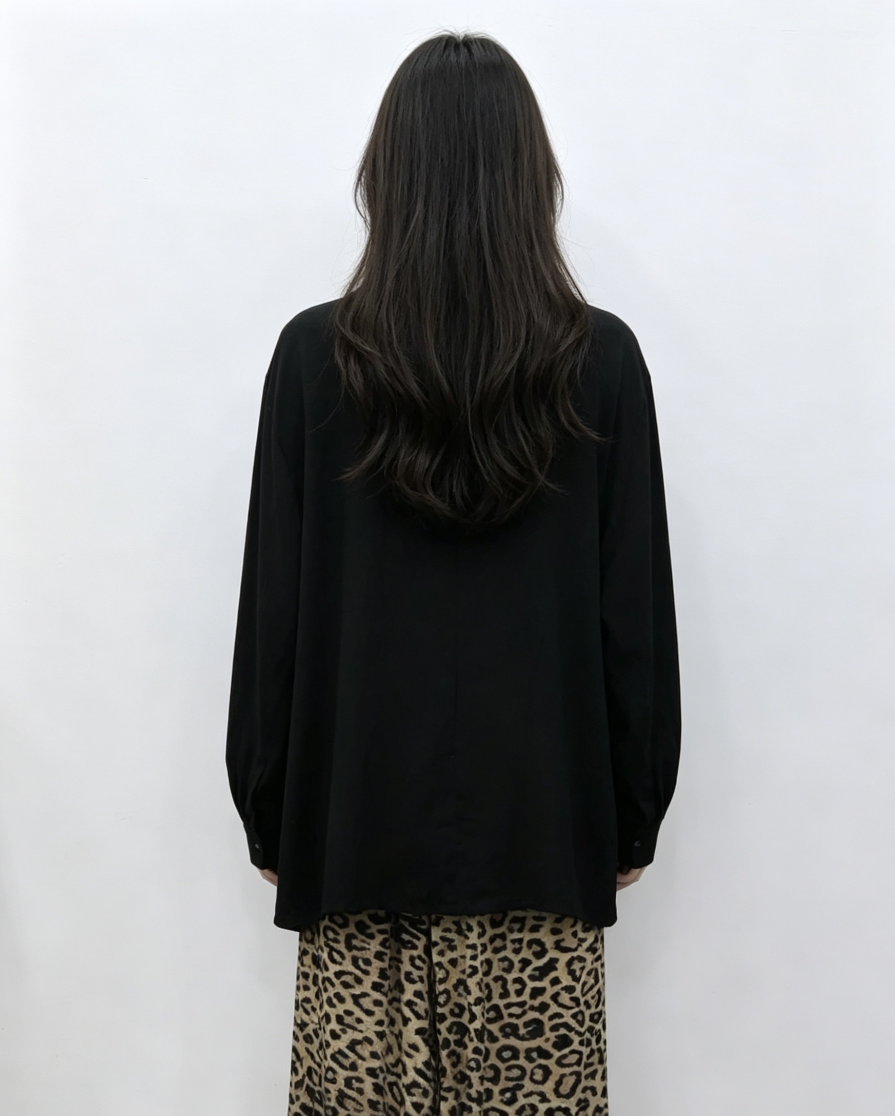 Black V-neck long-sleeved shirt, leopard print long pants set, slimming and form-fitting daily wear, pajamas, women's summer pajama pants, home wear Application Scenario