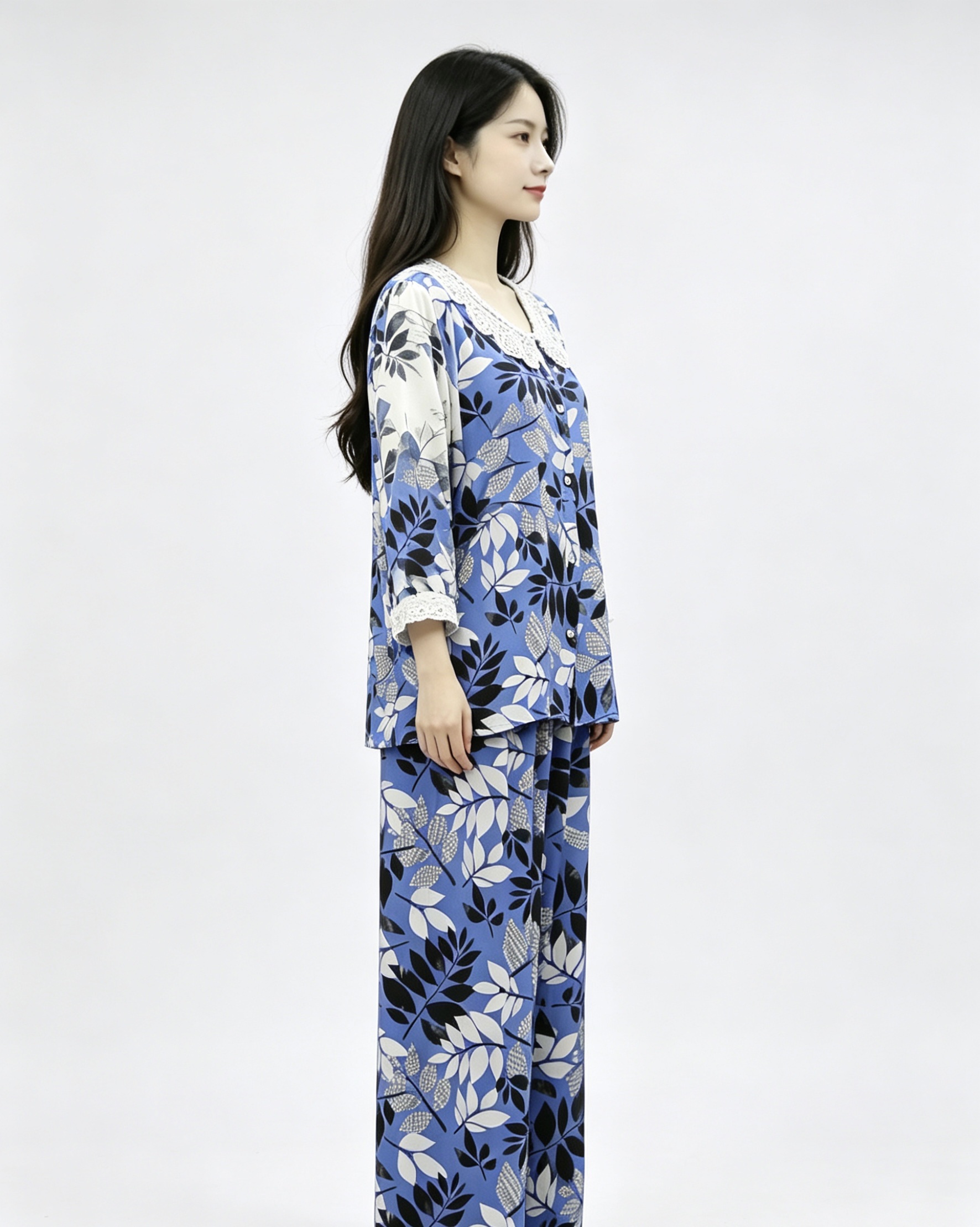 蓝色花卉图案女性睡衣套装女式居家家居服宽松舒适白底实物图