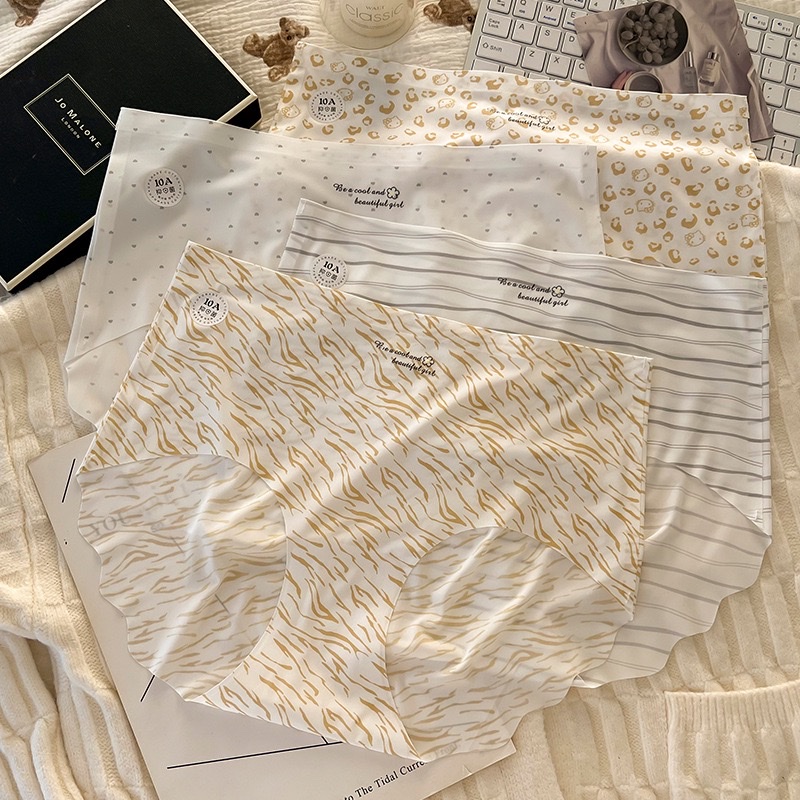 Lace women's underwear, comfortable and breathable classic lace women's underwear Item Picture