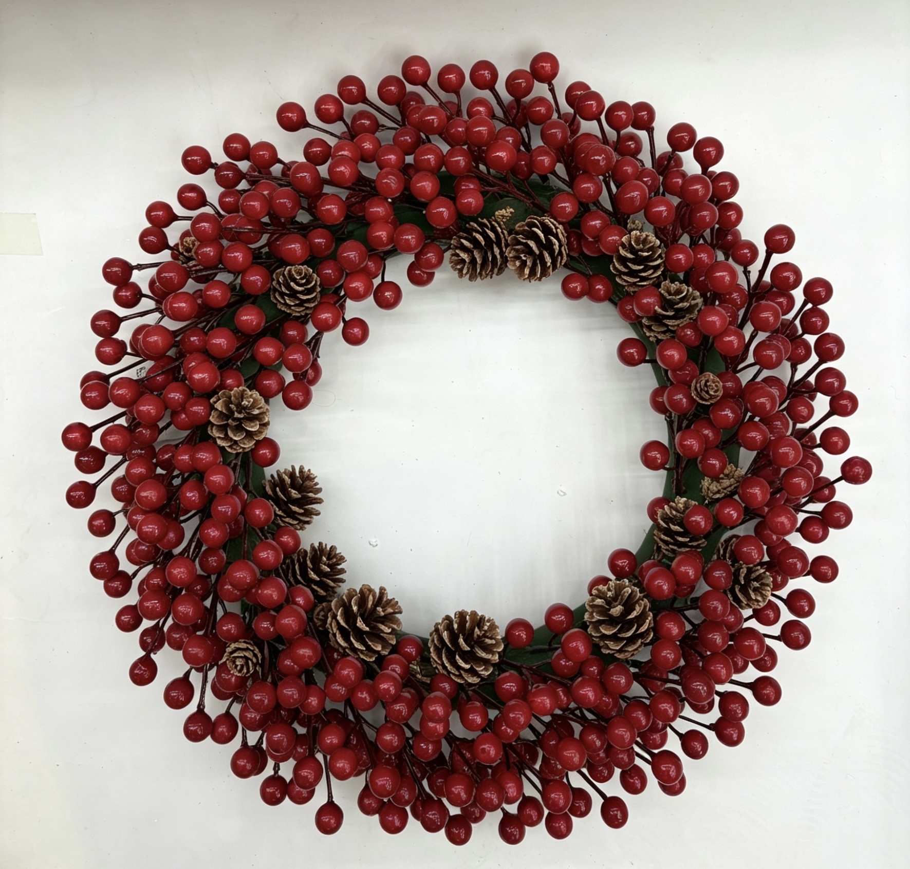 40 cm red fruit wreath, Christmas decorative wreath, colored light, pinecone, Santa Claus wreath, Christmas pendant, window display scene Application Scenario