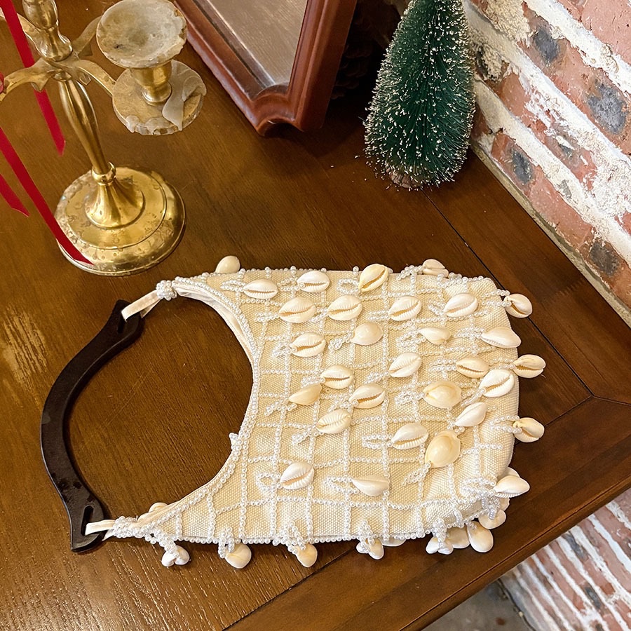 French-style small fragrance flower shell beaded cream bag for autumn and winter, simple single-shoulder bag, solid wood handbag Specification image