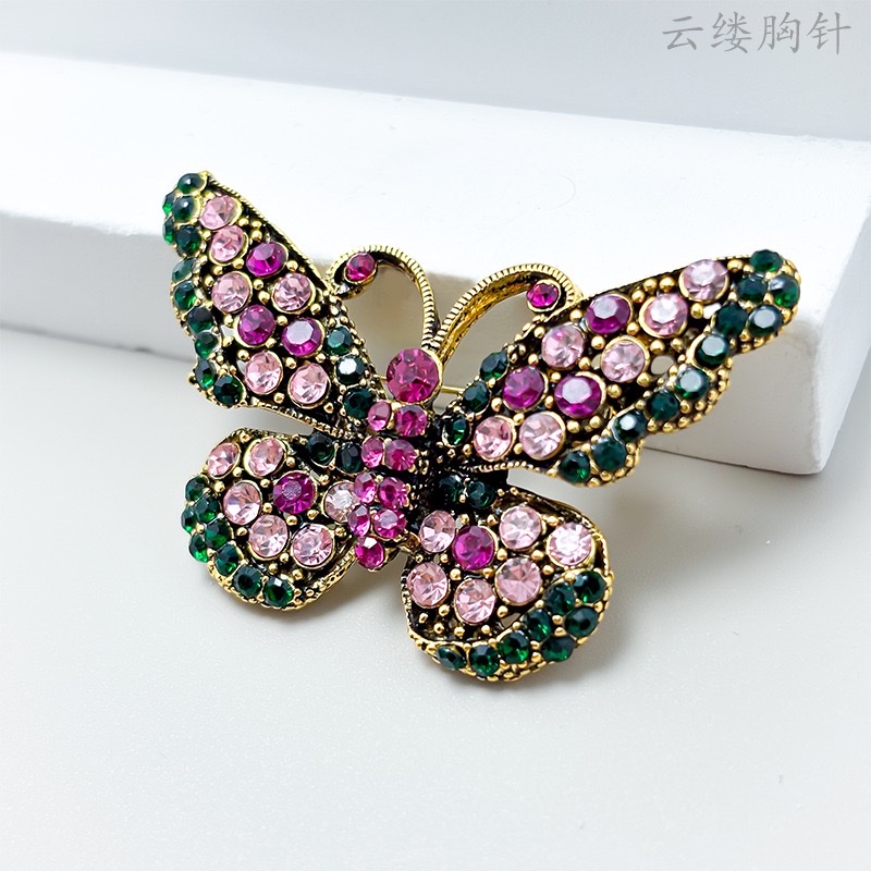 Wholesale of new cross-border best-selling diamond-encrusted butterfly brooches, fashionable alloy accessories, women's decorative insect pins from the manufacturer detail image 3
