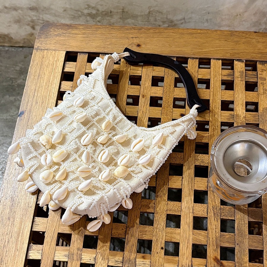 French-style small fragrance flower shell beaded cream bag for autumn and winter, simple single-shoulder bag, solid wood handbag detail image 2