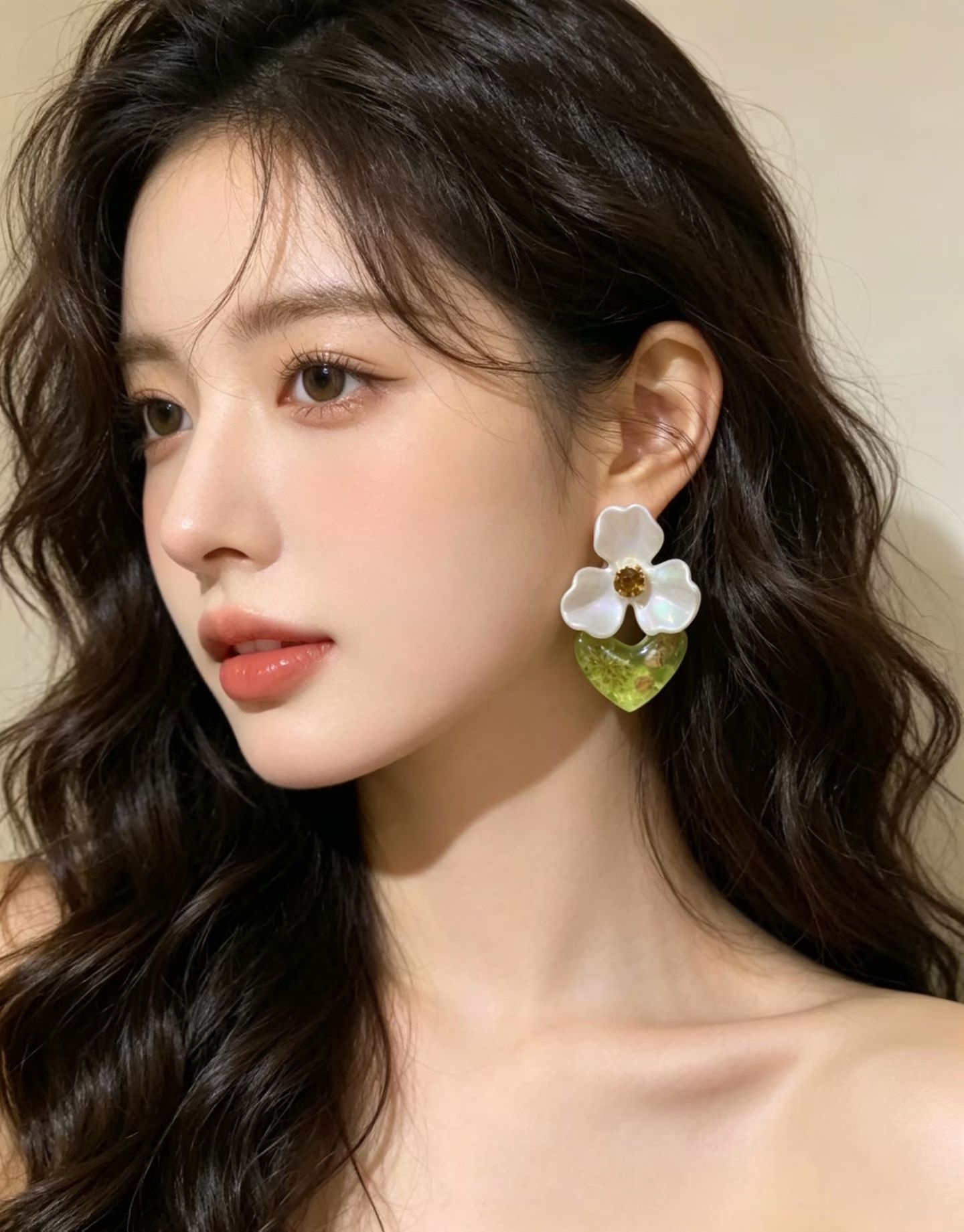 Korean-style dried flower acetate earrings with silver needles are fashionable, versatile and extremely elegant Specification image