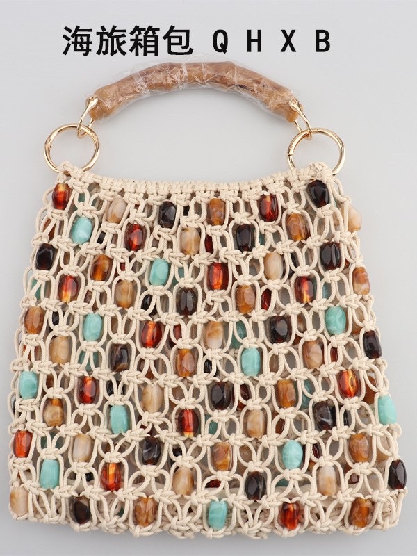 This high-end silver hand-beaded, shiny woven handbag features a niche design and is fashionable. It is a single-shoulder, underarm commuter bag for women detail image 3