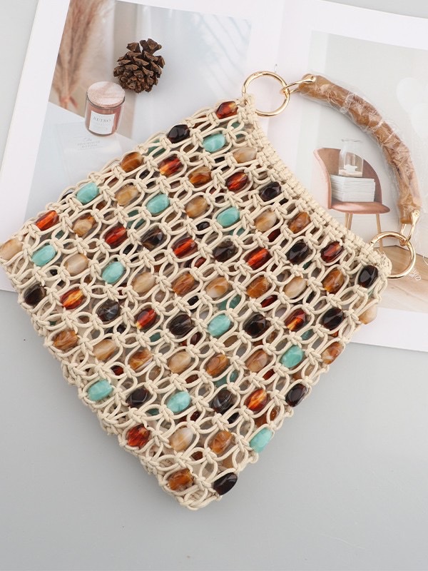 This high-end silver hand-beaded, shiny woven handbag features a niche design and is fashionable. It is a single-shoulder, underarm commuter bag for women