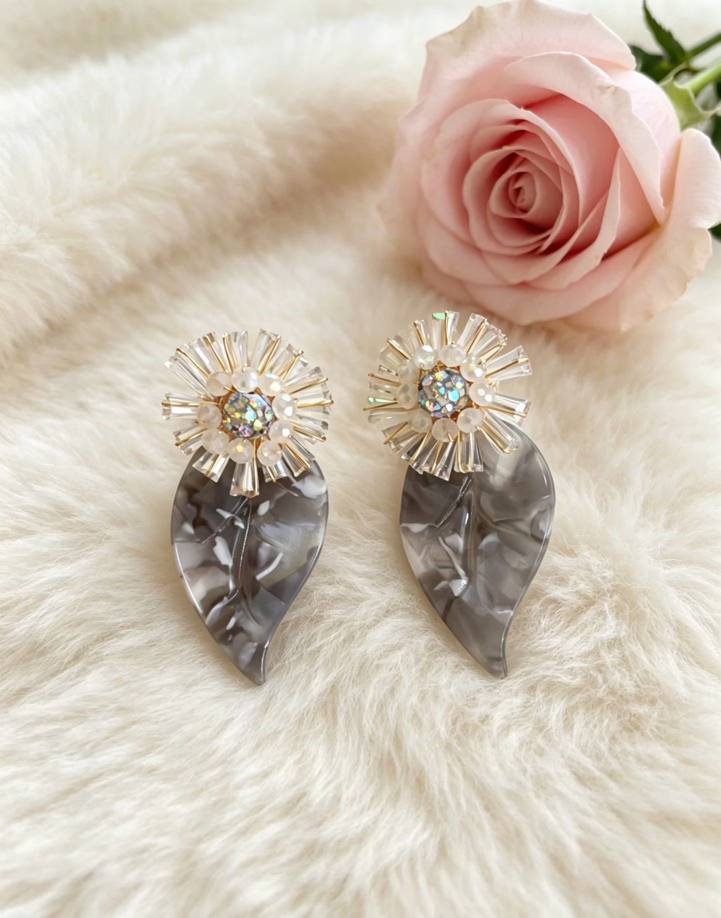 Korean handcrafted crystal with acetic acid in the shape of small leaves, S925 silver needle, anti-allergy Application Scenario
