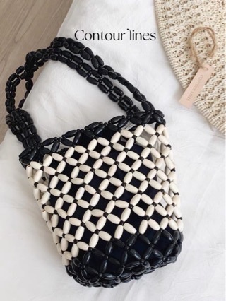 Korean classic wooden bead bucket bag, pure handcrafted beaded hollowed-out bag, niche and simple woven finished handbag detail image 2