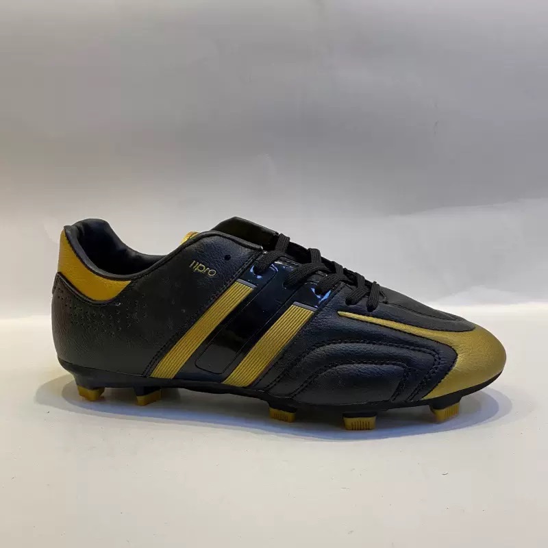 Popular long-stud sports men's and women's casual football shoes Application Scenario