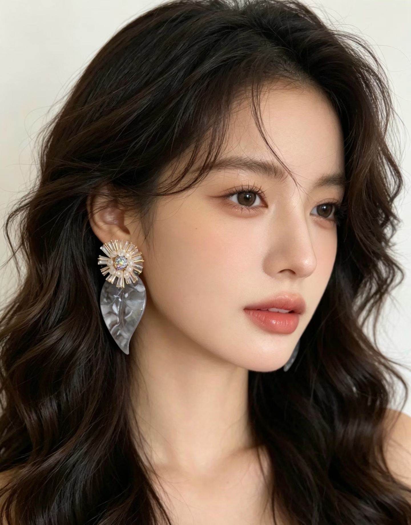 Korean handcrafted crystal with acetic acid in the shape of small leaves, S925 silver needle, anti-allergy
