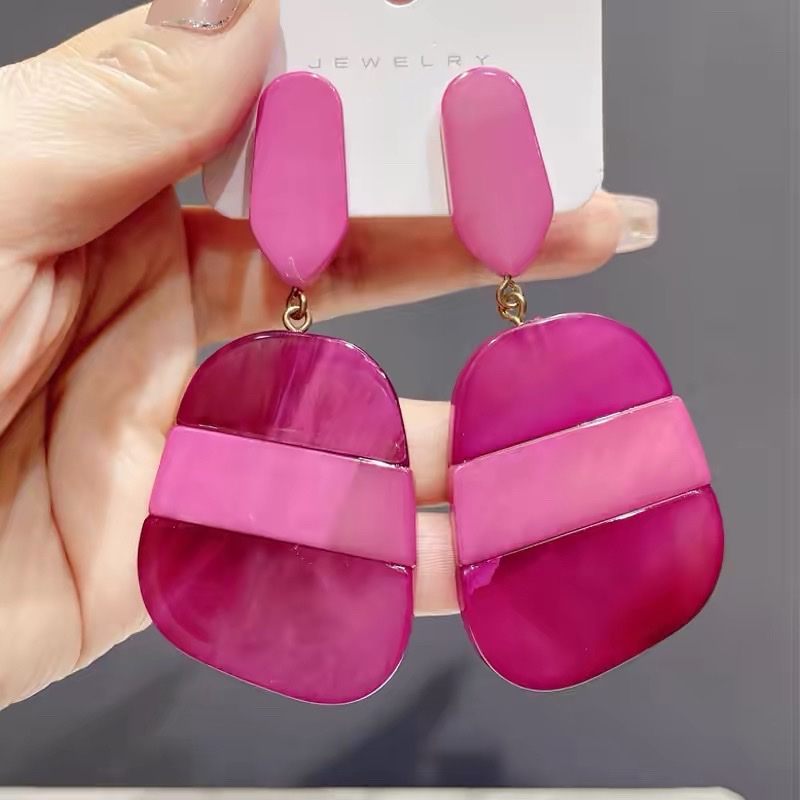New 2026 trendy and niche design, high-end green large earrings, women's exaggerated stud earrings, retro style silver earrings