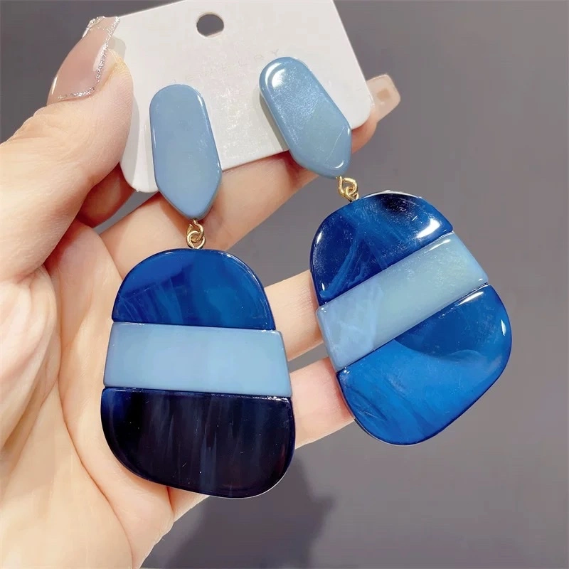 New 2026 trendy and niche design, high-end green large earrings, women's exaggerated stud earrings, retro style silver earrings detail image 2