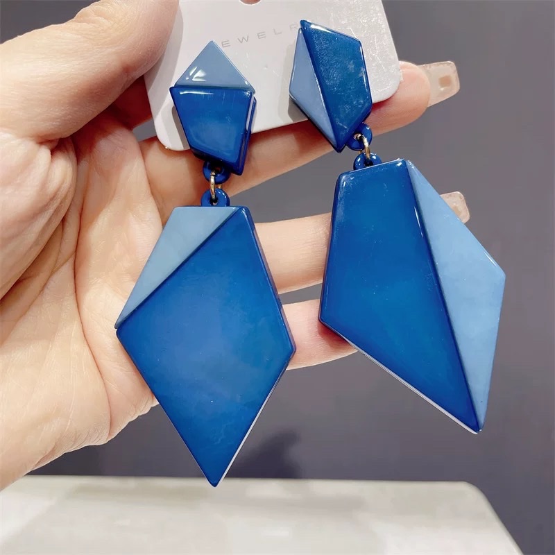 Exaggerated earrings 2026 new trendy European and American style geometric triangular earrings, unique color contrast earrings Specification image