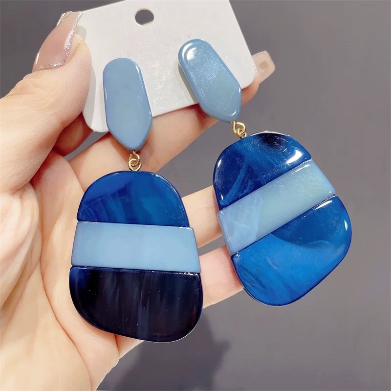 New 2026 trendy and niche design, high-end green large earrings, women's exaggerated stud earrings, retro style silver earrings details Picture