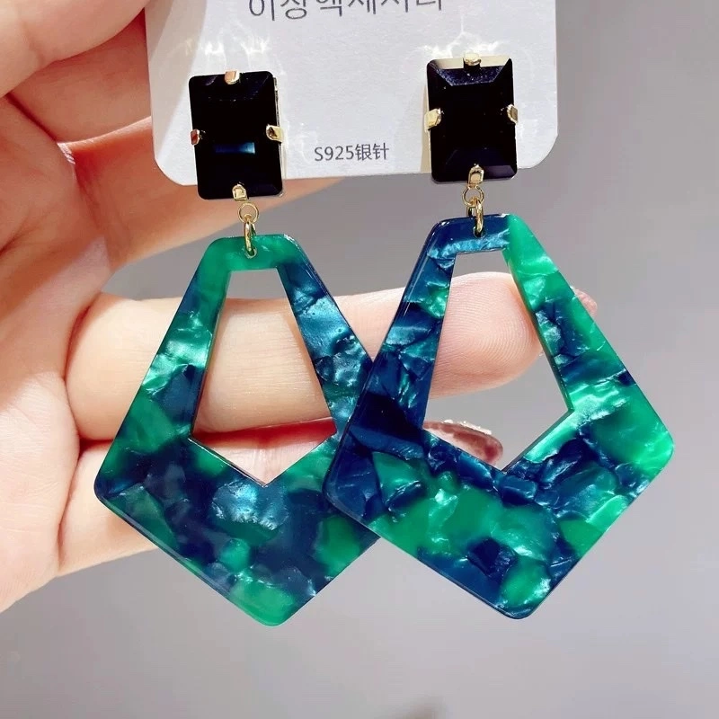 New 2026 trendy and niche design, high-end green large earrings, women's exaggerated stud earrings, retro style silver earrings detail image 6