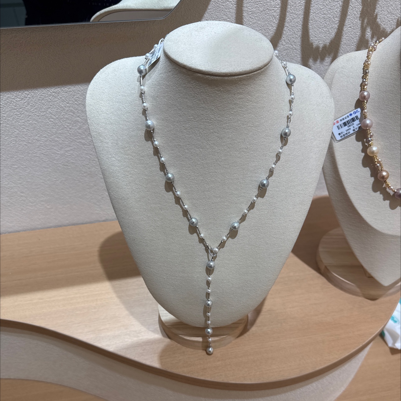 وهناك الكثير من سلاسل الكتان S925 الفضة/اللؤلؤ في أكويا/مياه البحر Item Picture
