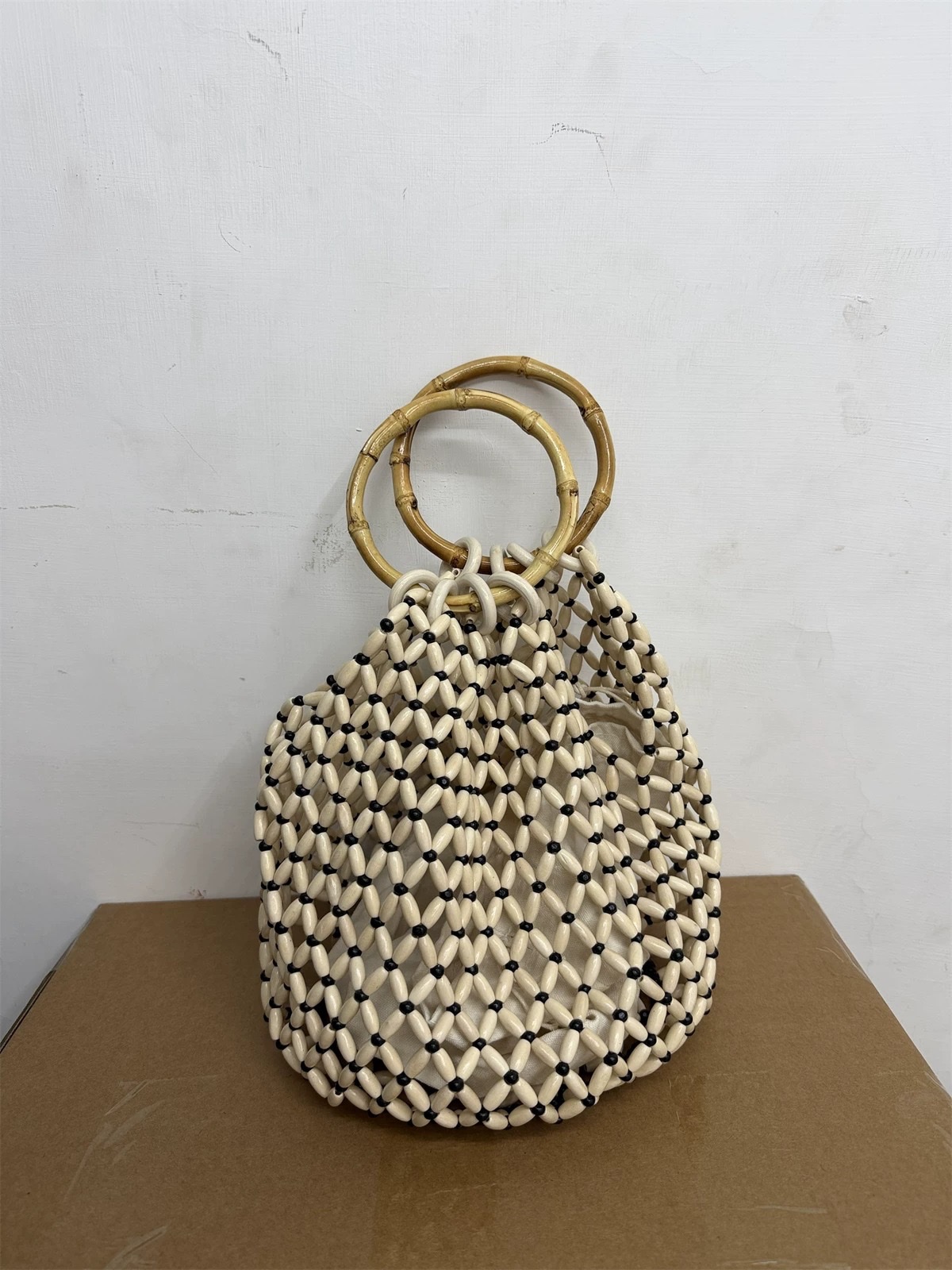 New fashionable, versatile and niche design, InS-style handcrafted beaded wood bead hollowed-out woven hand-held shoulder bag detail image 8