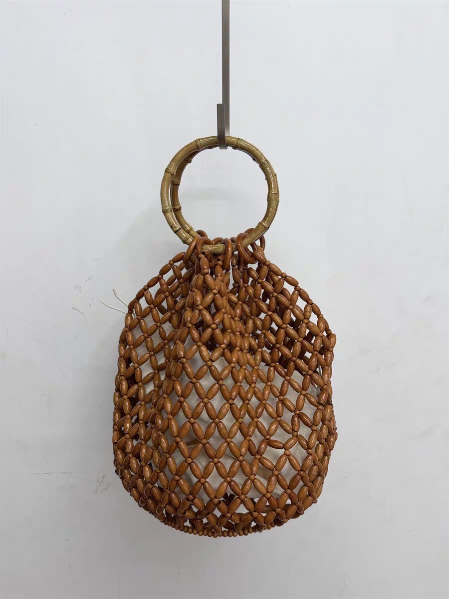New fashionable, versatile and niche design, InS-style handcrafted beaded wood bead hollowed-out woven hand-held shoulder bag Application Scenario