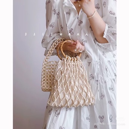 insI Bamboo handle wooden bead bag, European and American retro hand-woven bag, women's seaside travel and vacation handbag