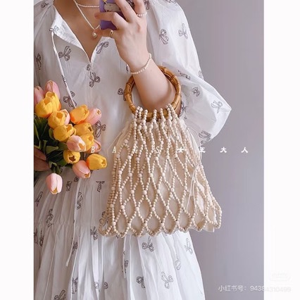 insI Bamboo handle wooden bead bag, European and American retro hand-woven bag, women's seaside travel and vacation handbag Specification image