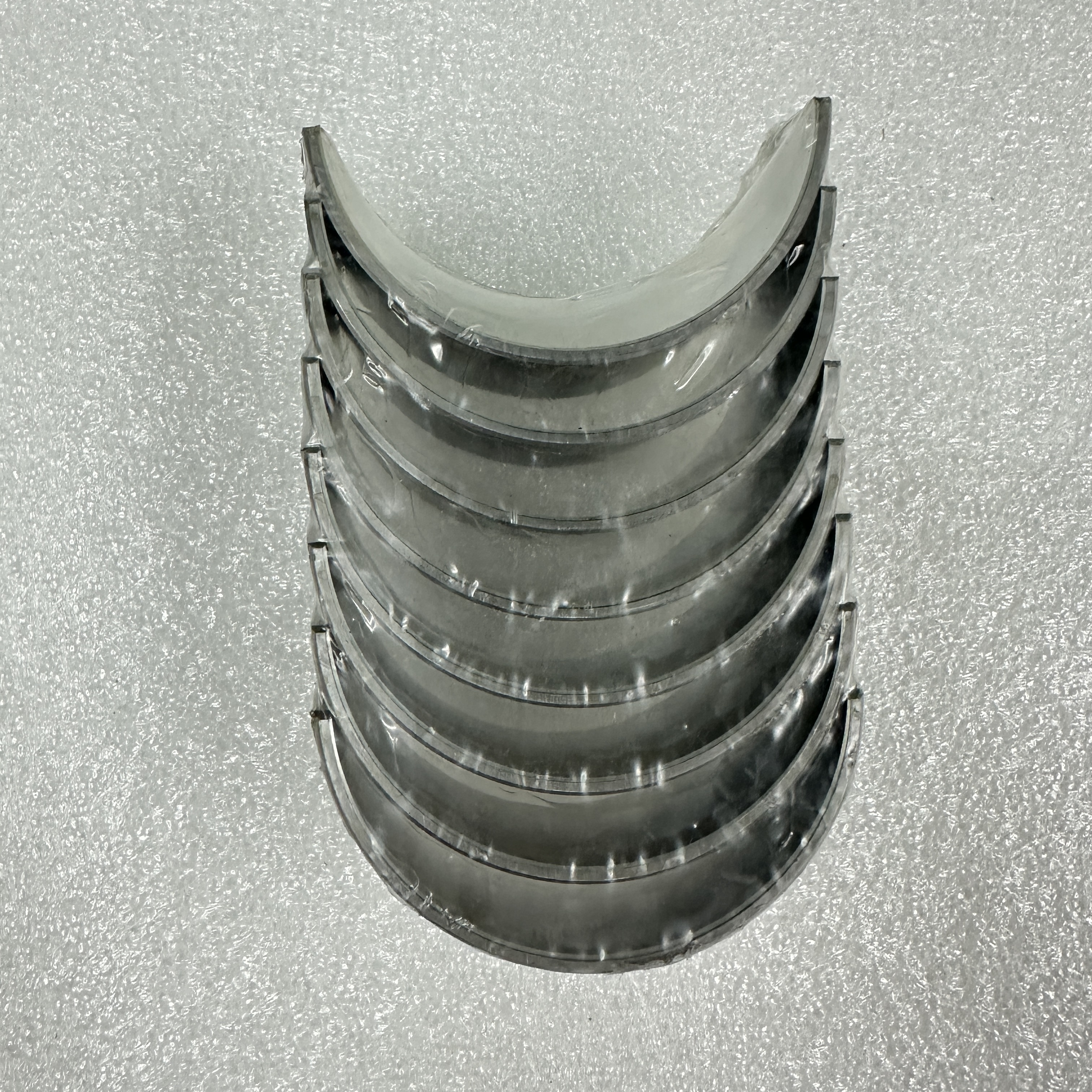 The engineering vehicle parts are suitable for PERKINS 4.236 engine connecting rod bearing shells 31126314 details Picture