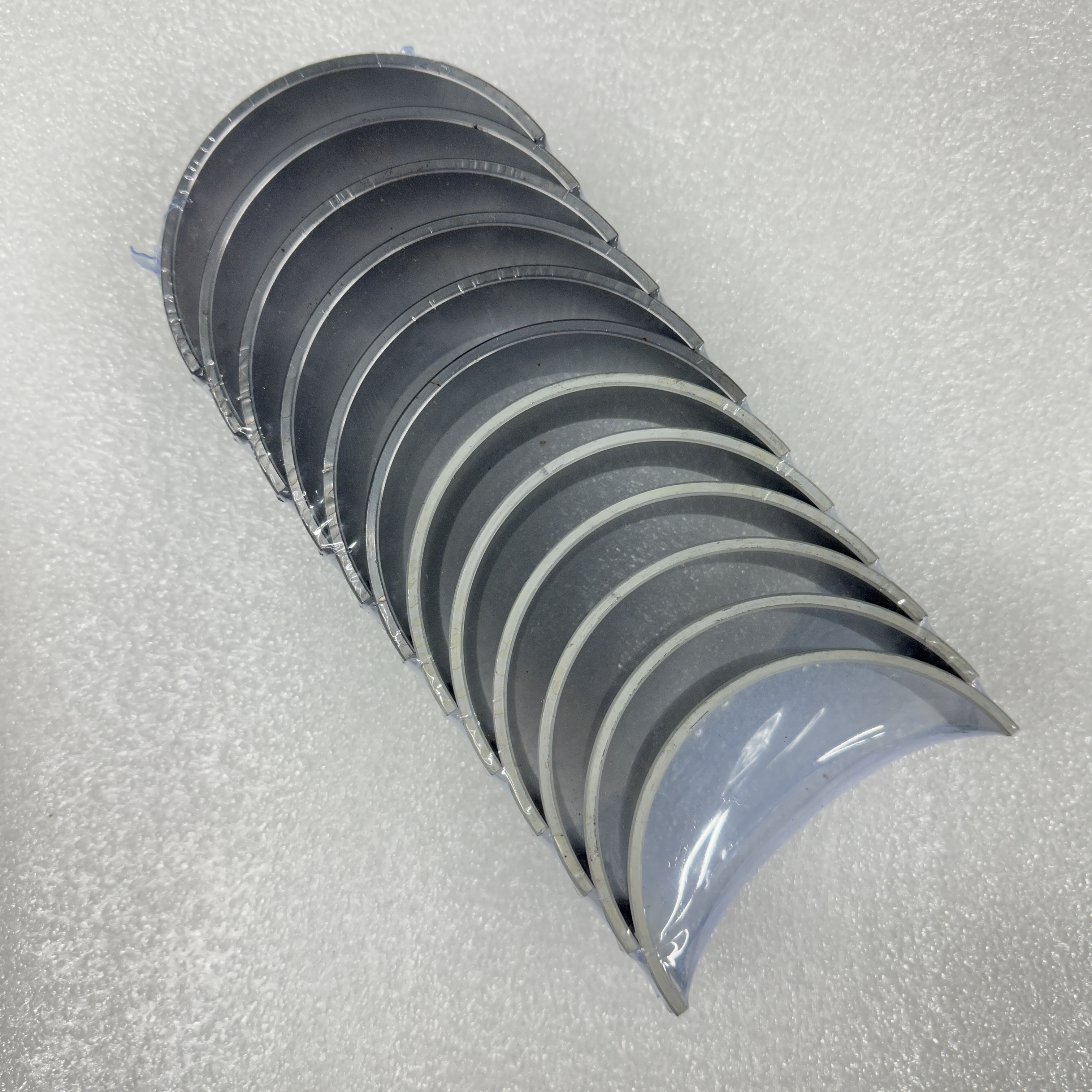 YUCHAI parts are suitable for YUchai YC6B165L engine connecting rod bearing shells KJ1001004007A Specification image