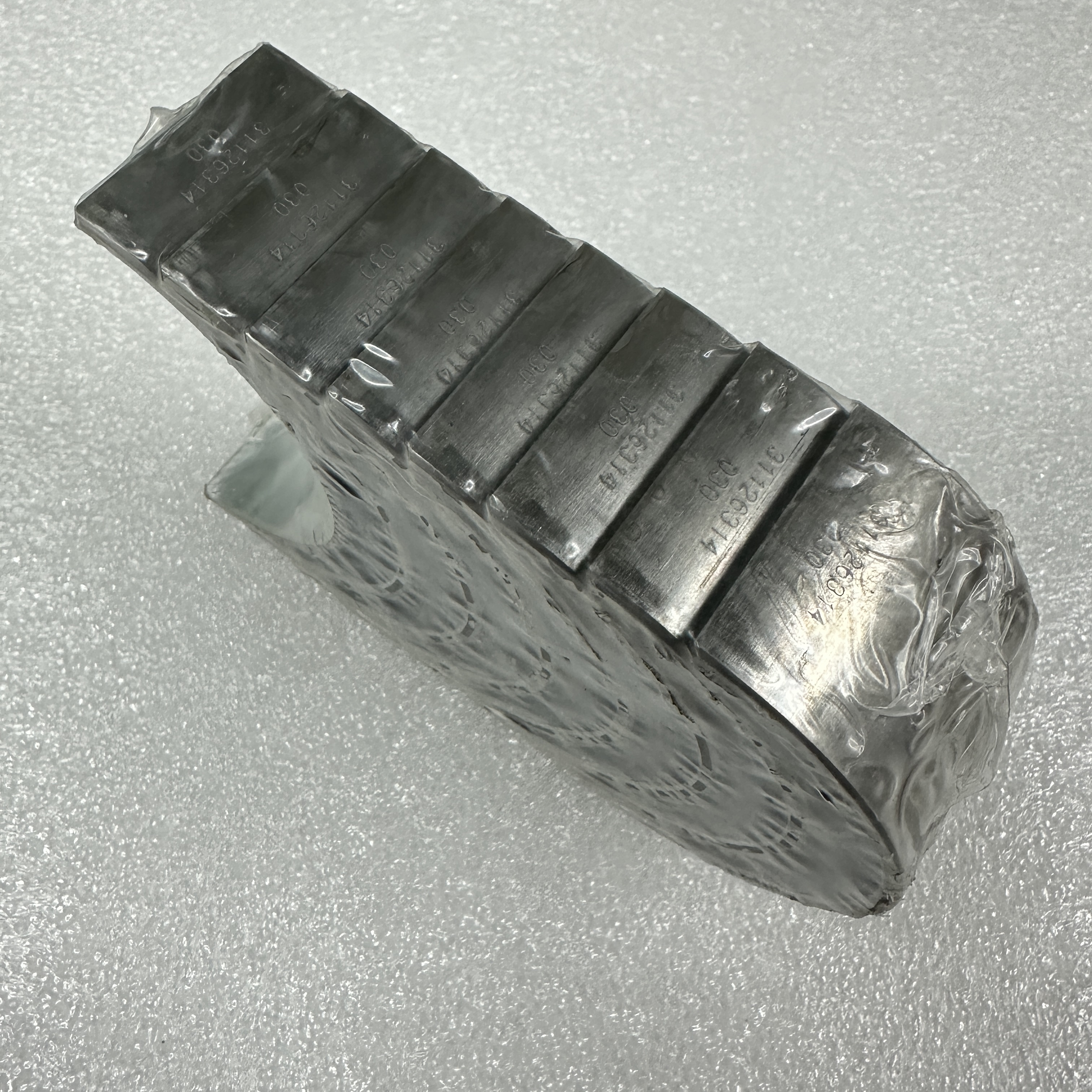 The engineering vehicle parts are suitable for PERKINS 4.236 engine connecting rod bearing shells 31126314 Item Picture
