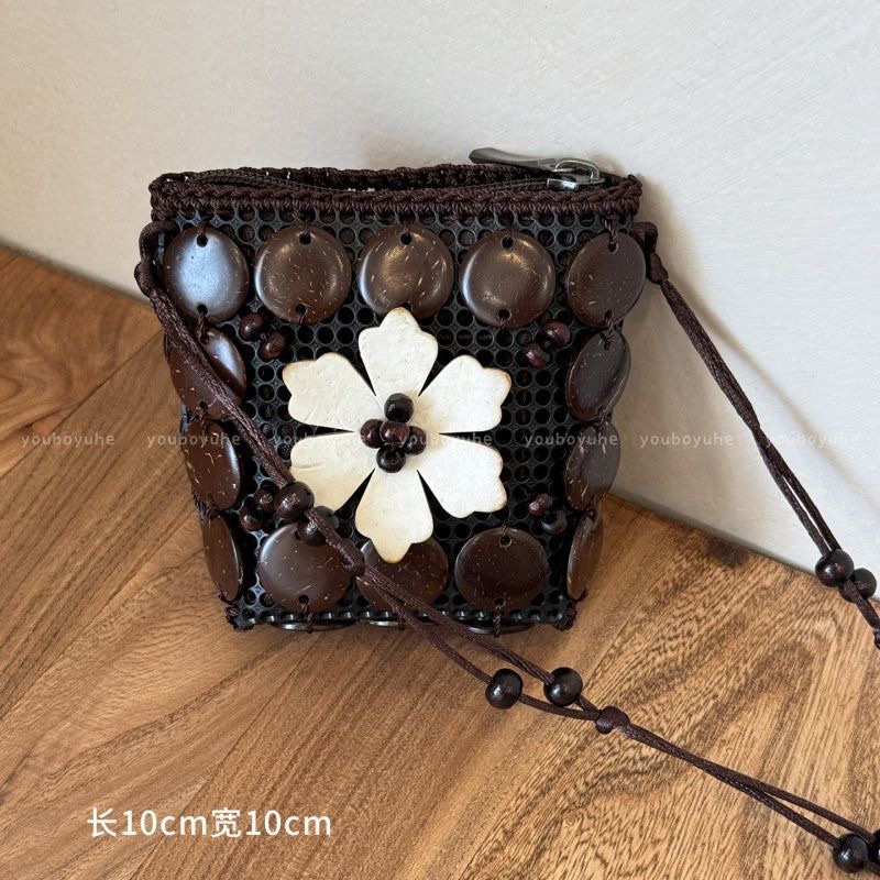 Bohemian ethnic style coconut shell bag, women's hand-woven headphone jack red envelope, retro and niche design coin purse detail image 6
