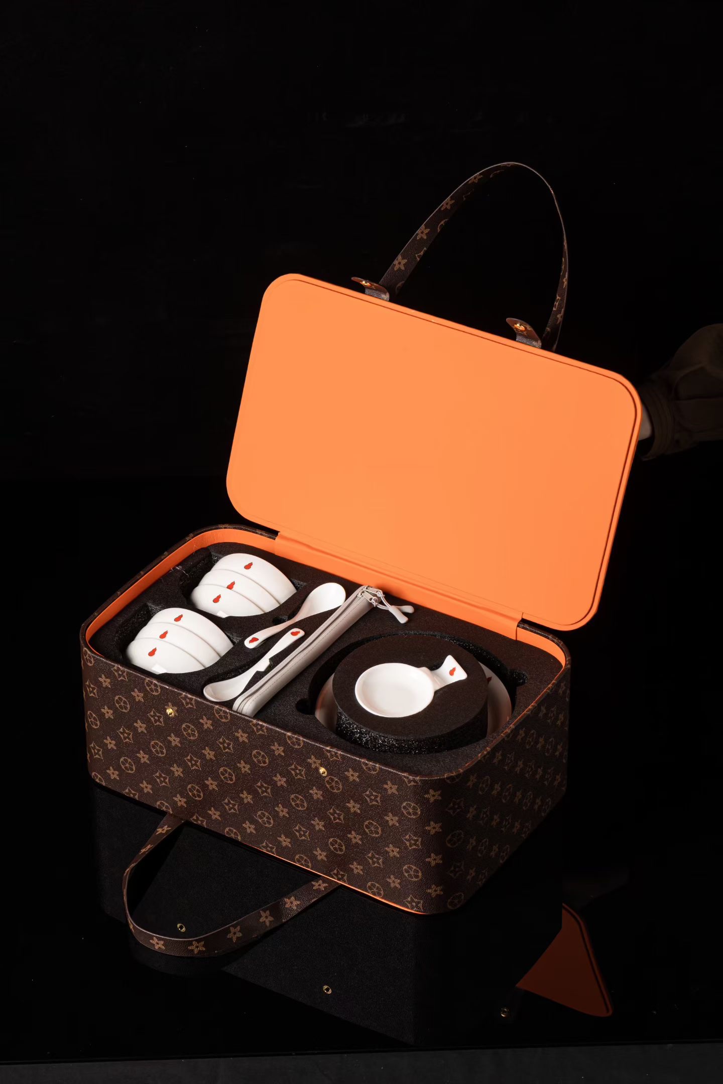 بطانة برتقالية وحقائب مصنوعة من الشاي Specification image