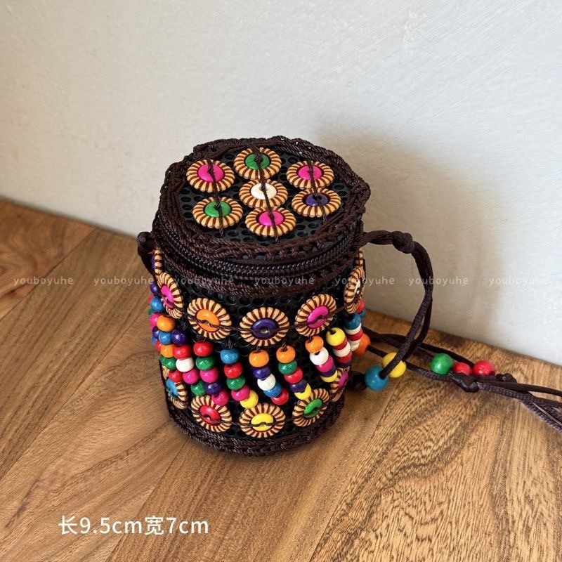 Bohemian ethnic style coconut shell bag, women's hand-woven headphone jack red envelope, retro and niche design coin purse detail image 7