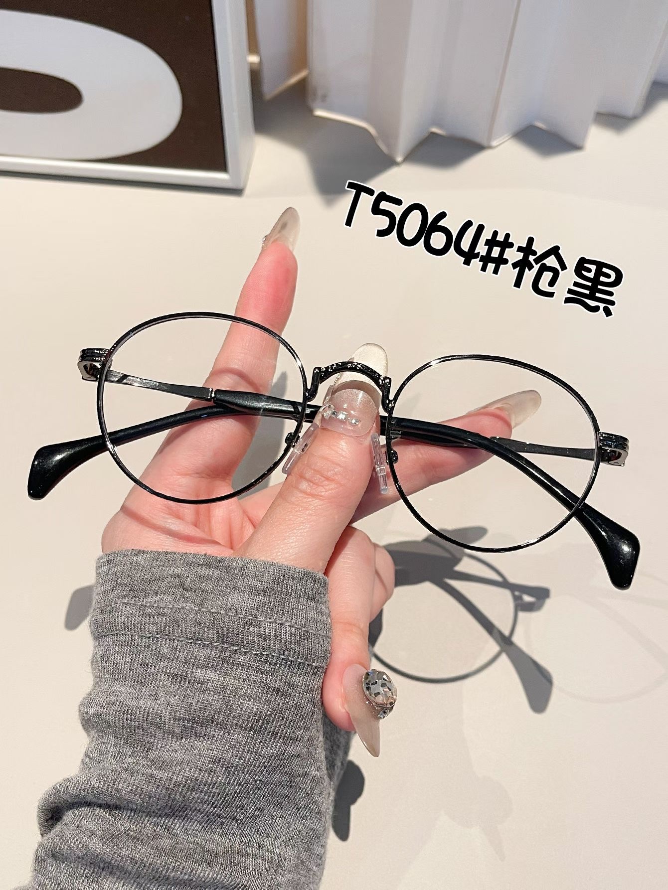 Gold-threaded tortoiseshell small round-framed myopia glasses for women with different degrees can be paired with retro college-style facial restoration glasses for men in stock for wholesale detail image 4
