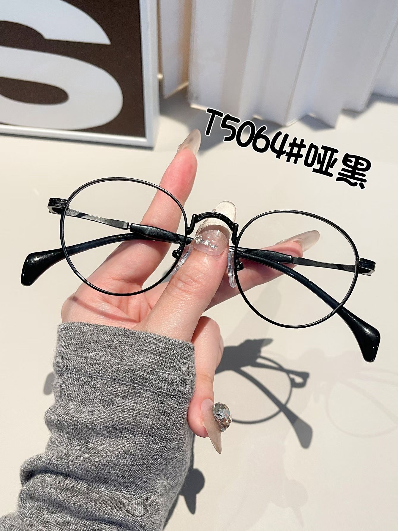 Gold-threaded tortoiseshell small round-framed myopia glasses for women with different degrees can be paired with retro college-style facial restoration glasses for men in stock for wholesale detail image 6