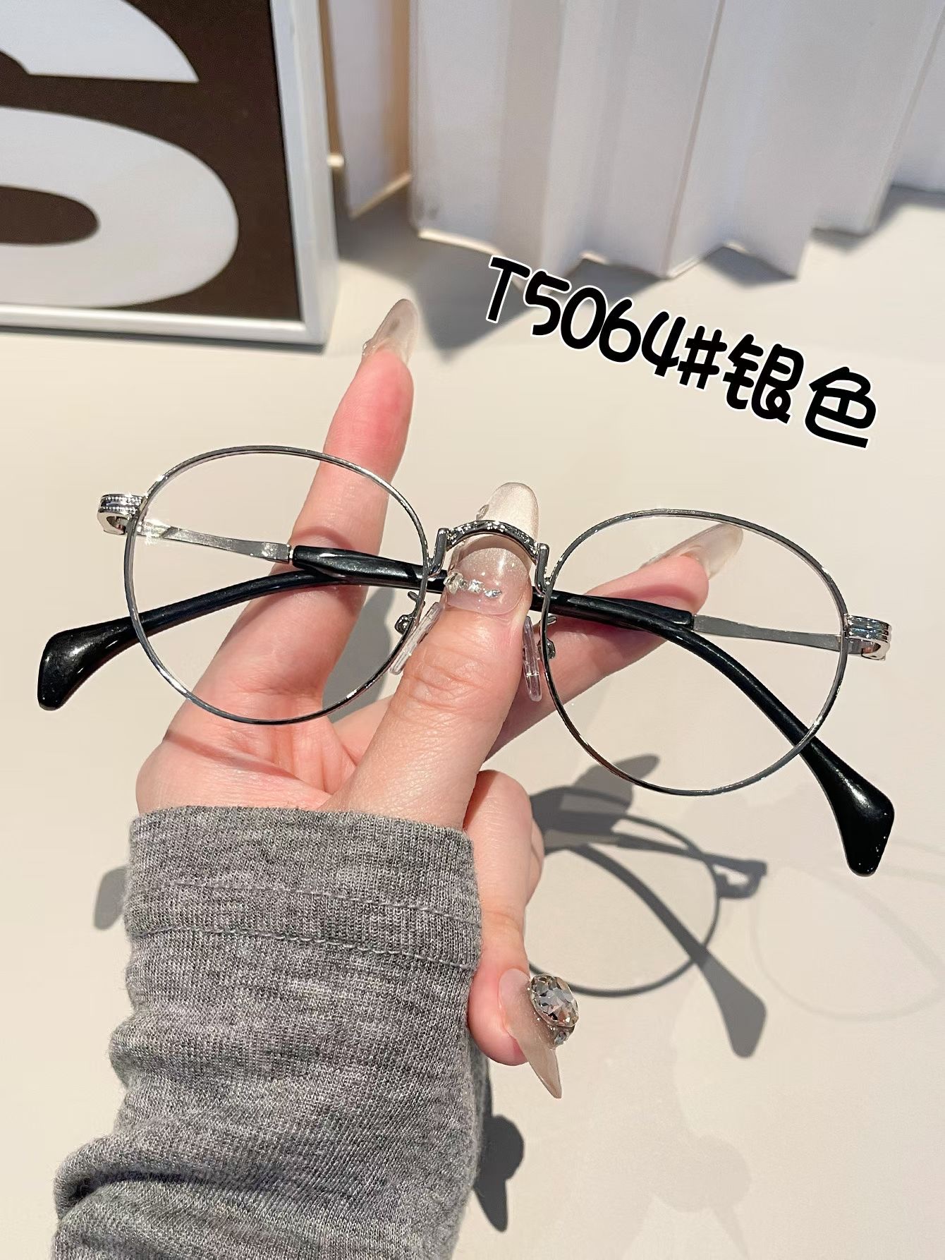 Gold-threaded tortoiseshell small round-framed myopia glasses for women with different degrees can be paired with retro college-style facial restoration glasses for men in stock for wholesale detail image 7