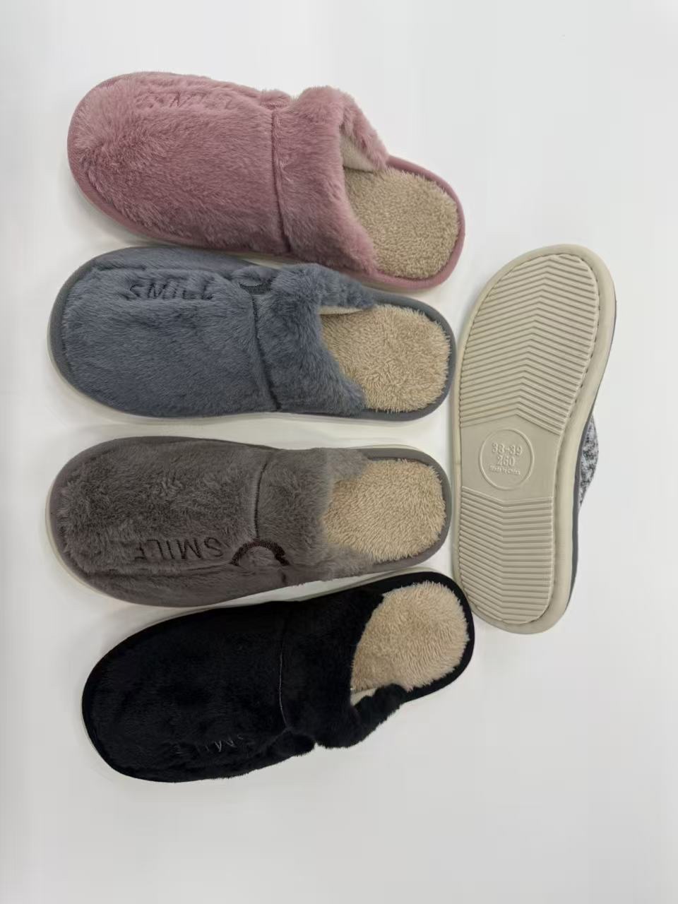 加厚绒面男女家居棉拖鞋冬季保暖踩屎感布艺棉鞋
Thick Fleece Men Women House Slippers