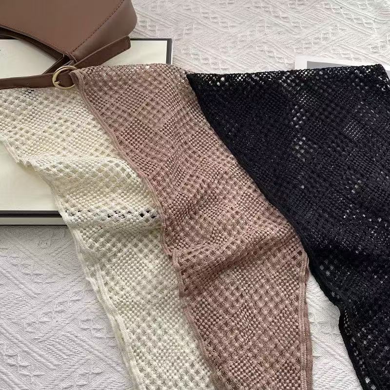Korean-style hollowed-out headscarf, fashionable and versatile for women, triangular scarf, silk scarf, seaside vacation, knitted hair tie, curtain, apron, veil, scarf, sun protection