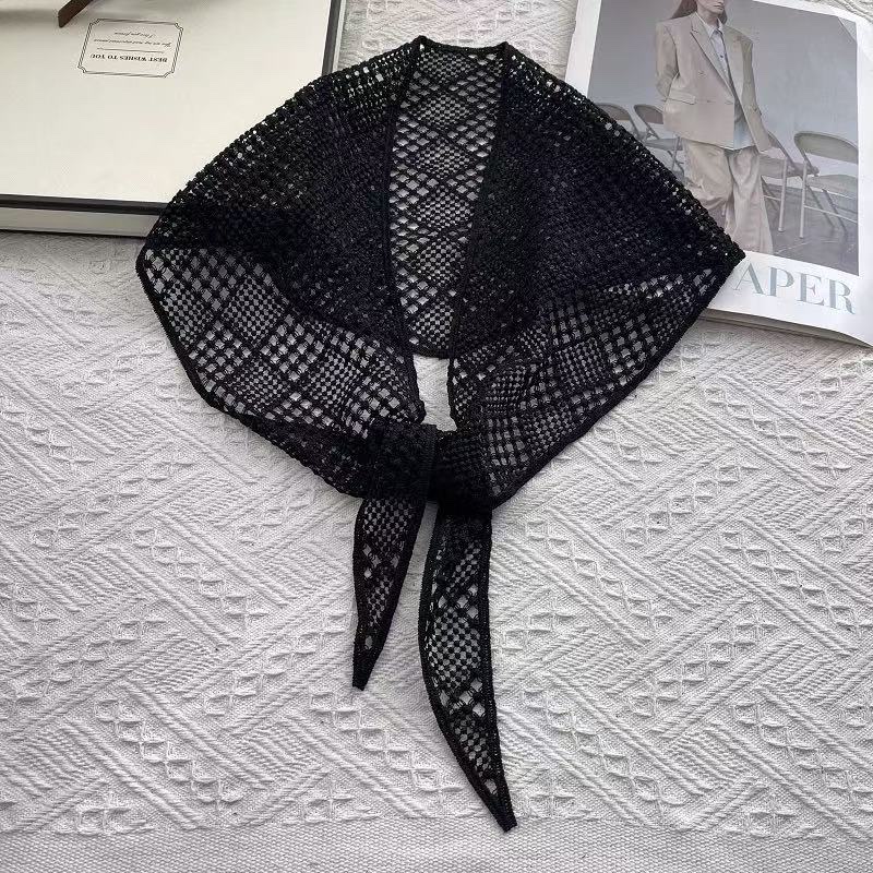 Korean-style hollowed-out headscarf, fashionable and versatile for women, triangular scarf, silk scarf, seaside vacation, knitted hair tie, curtain, apron, veil, scarf, sun protection details Picture